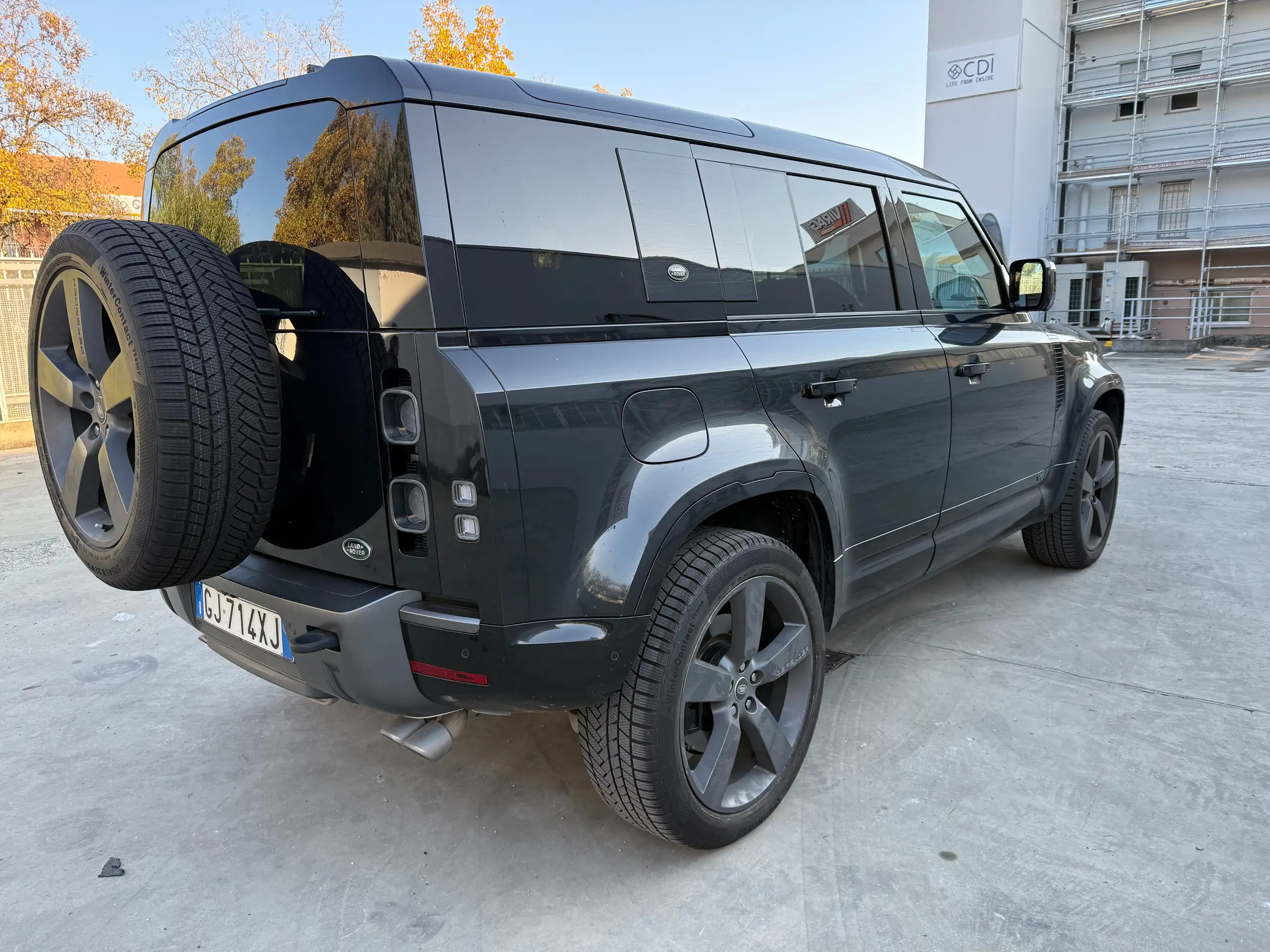 Land Rover - Defender