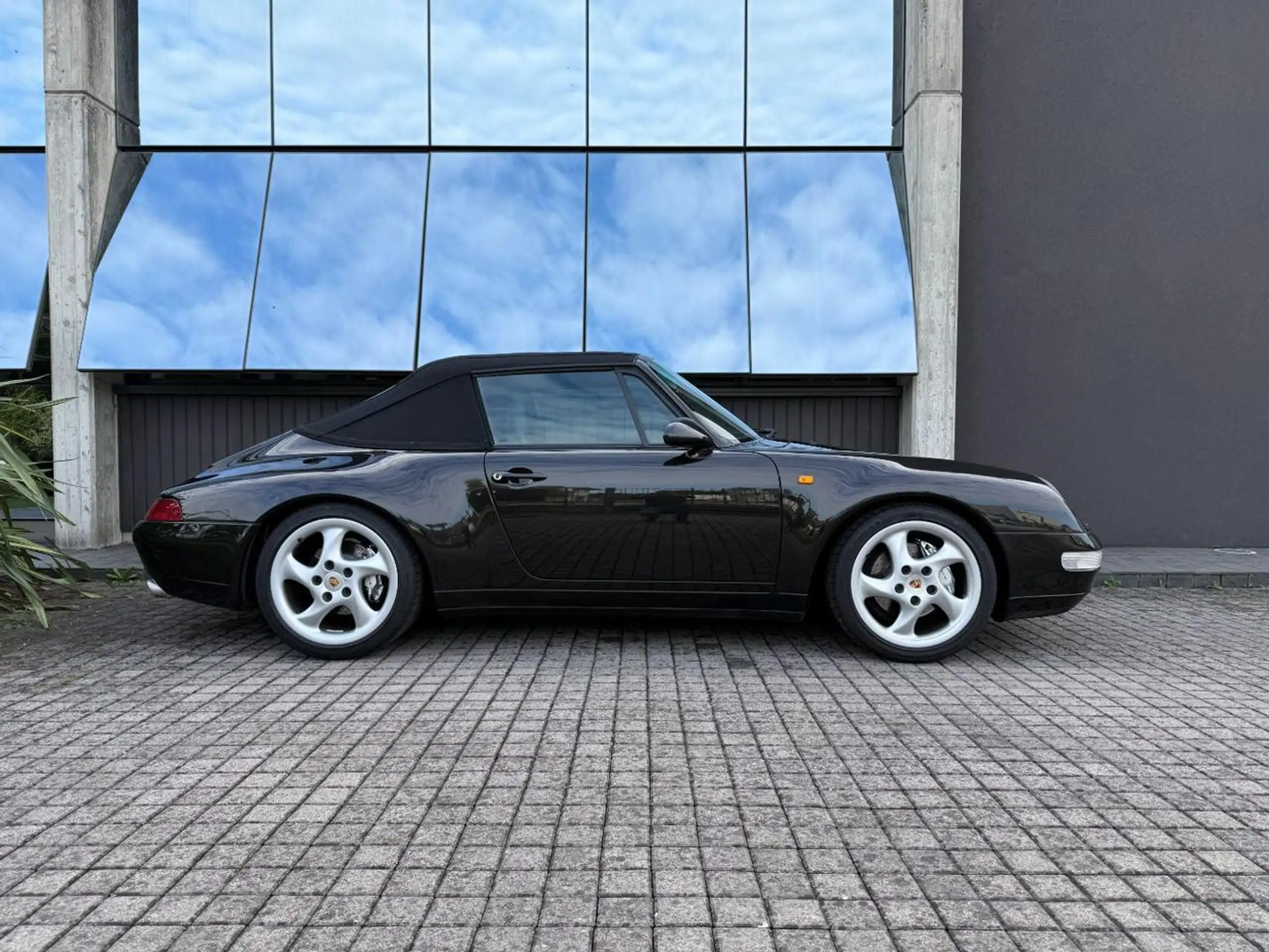 Porsche - 911