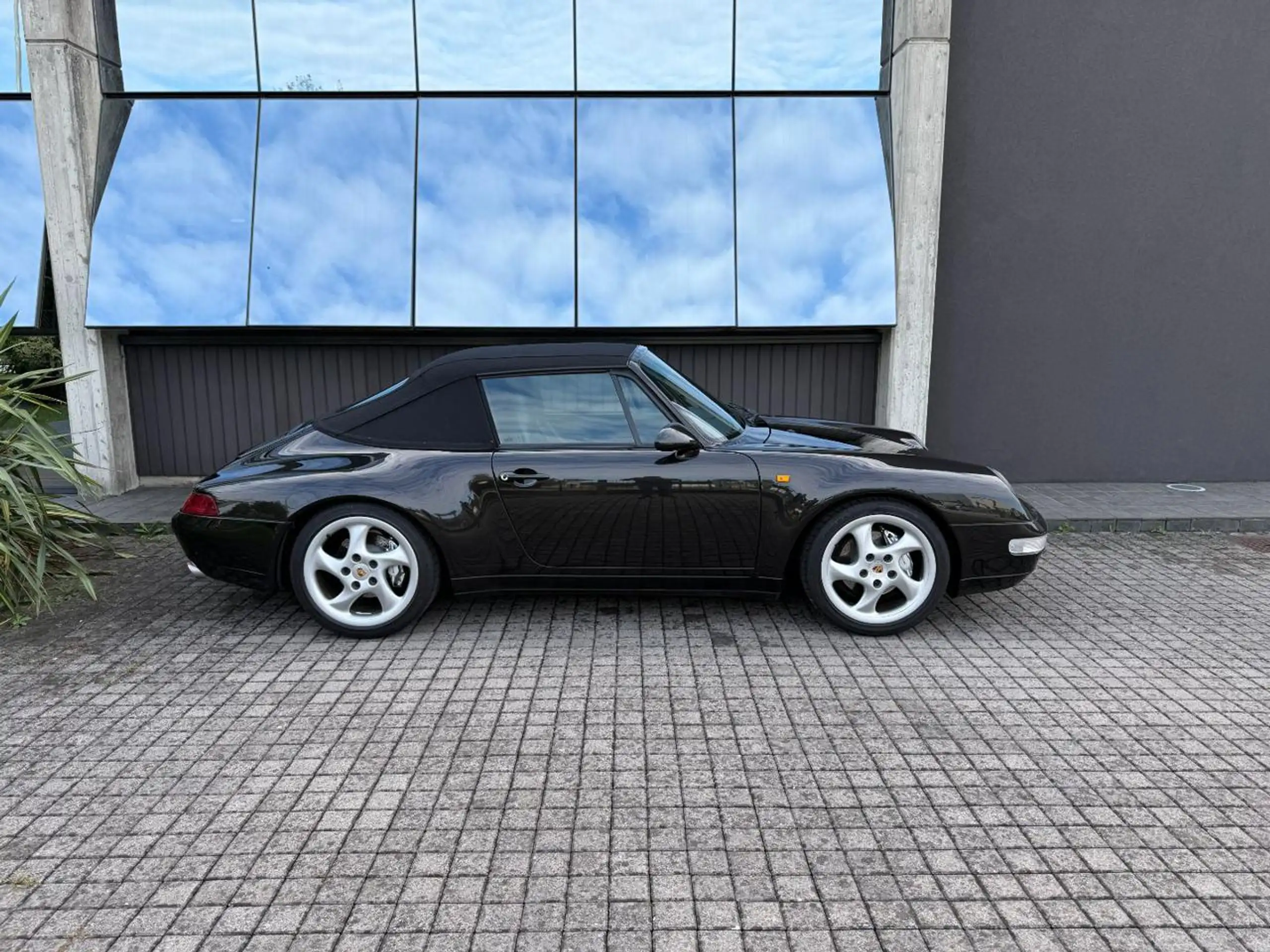 Porsche - 911