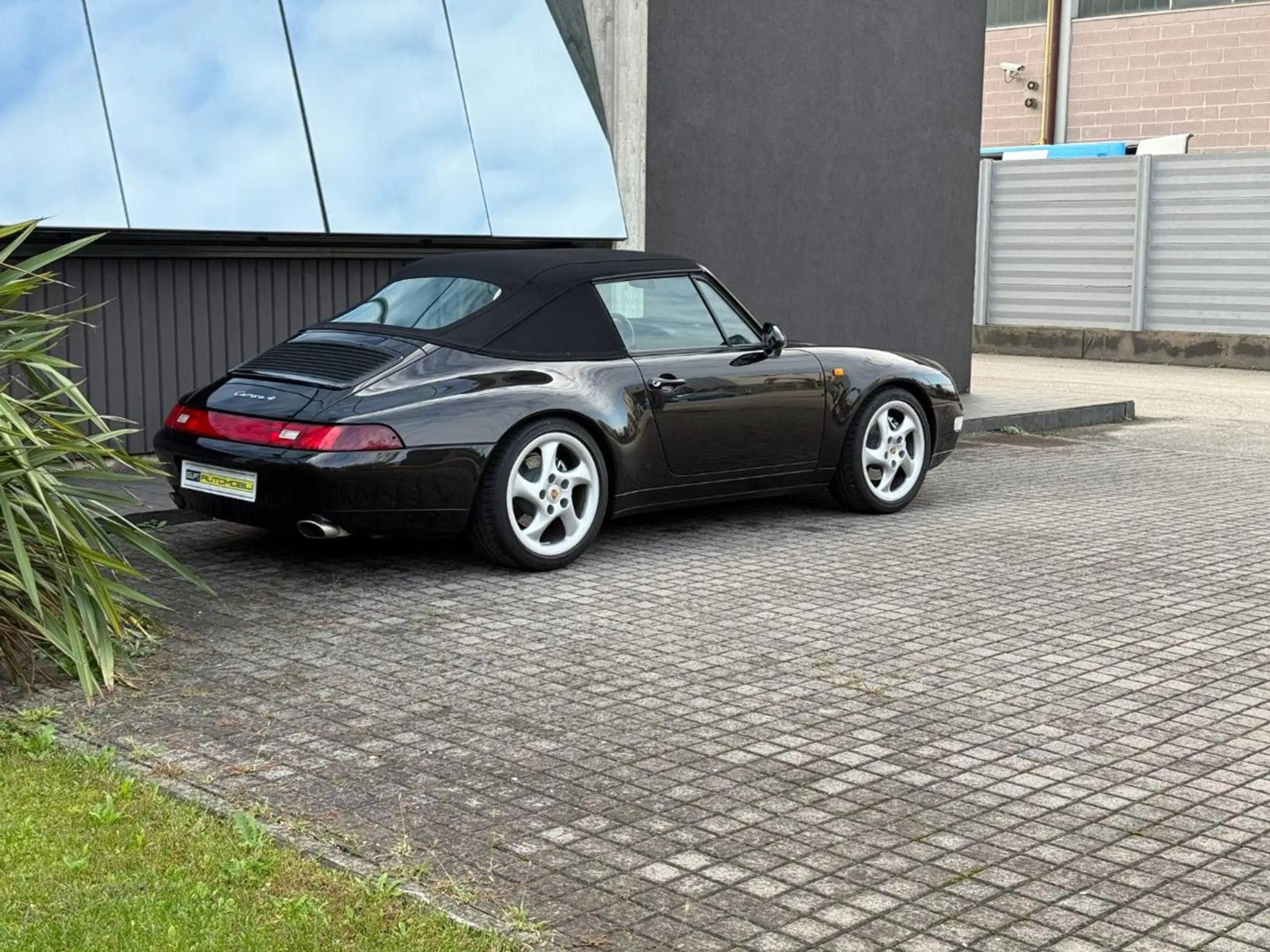 Porsche - 911