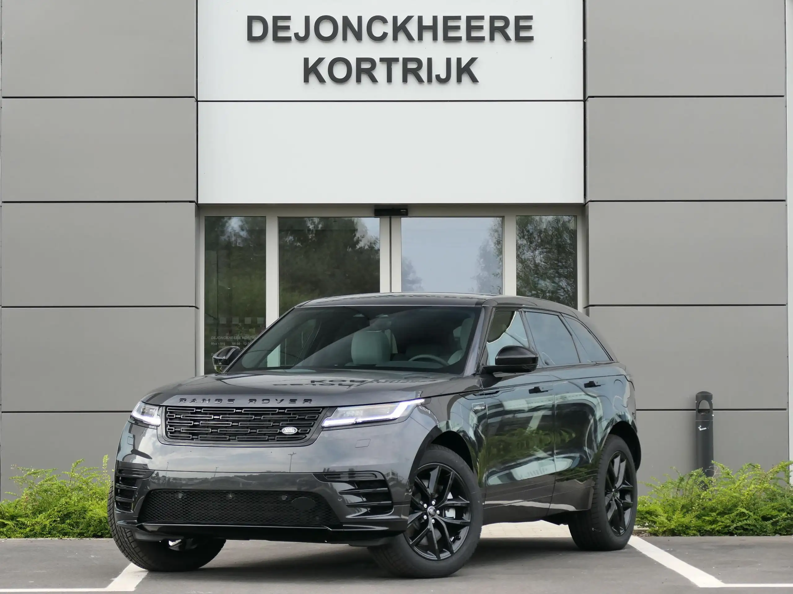 Land Rover - Range Rover Velar