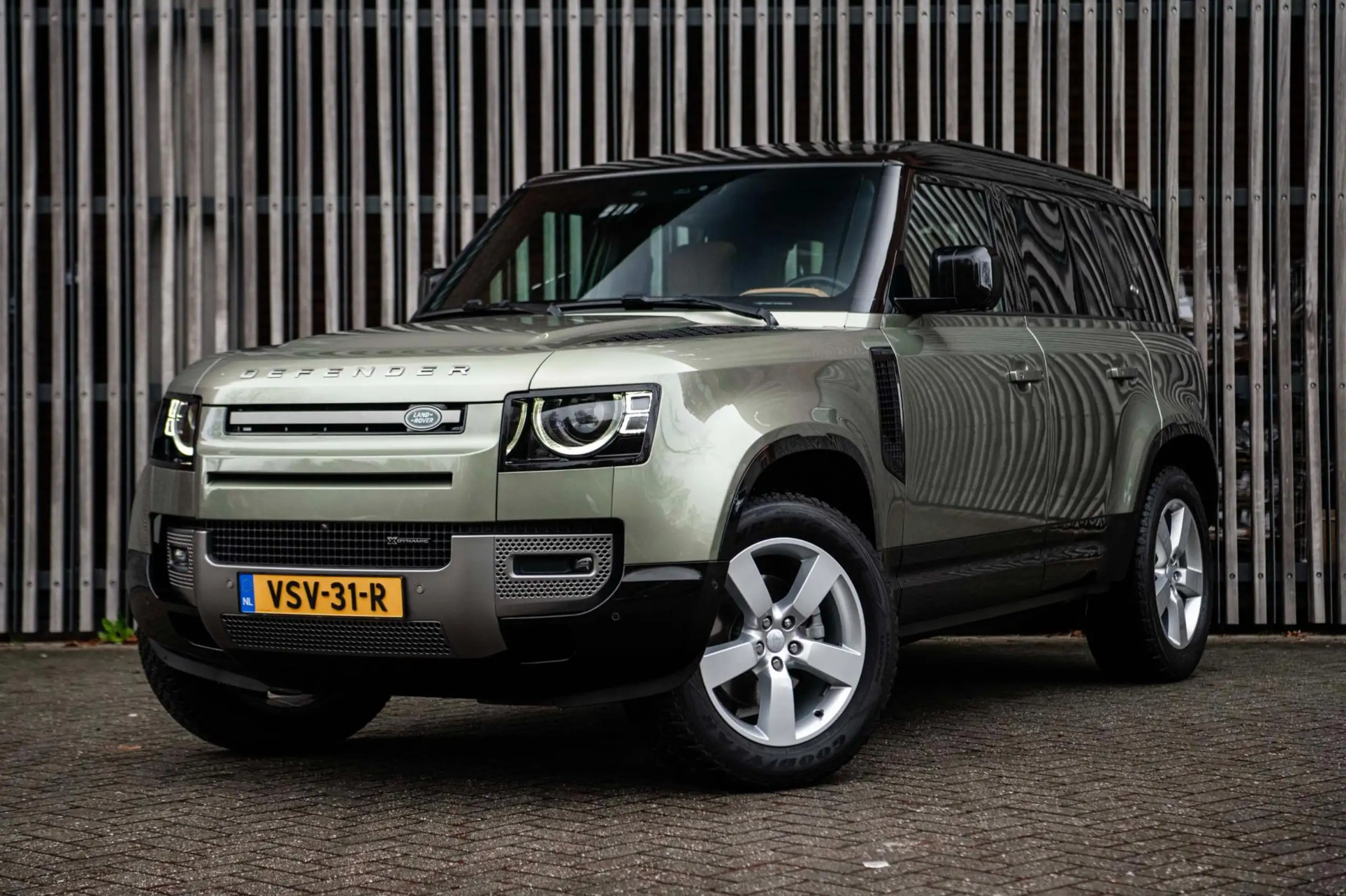 Land Rover Defender 2022