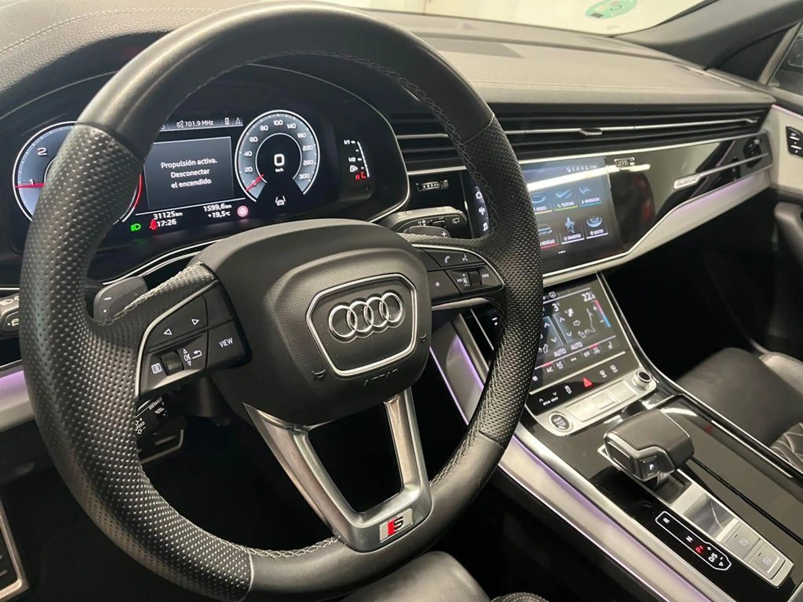 Audi - Q8