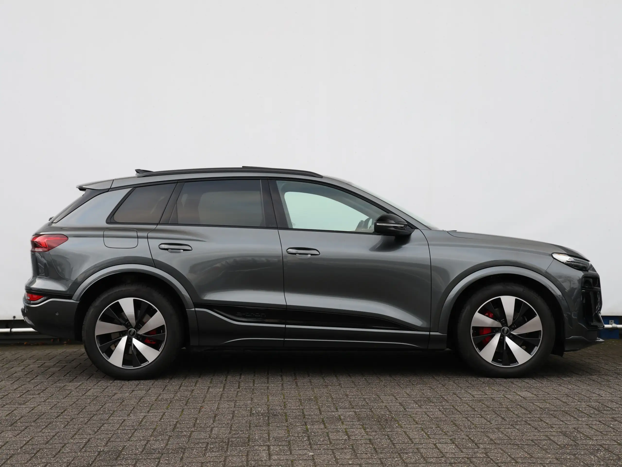 Audi - Q6