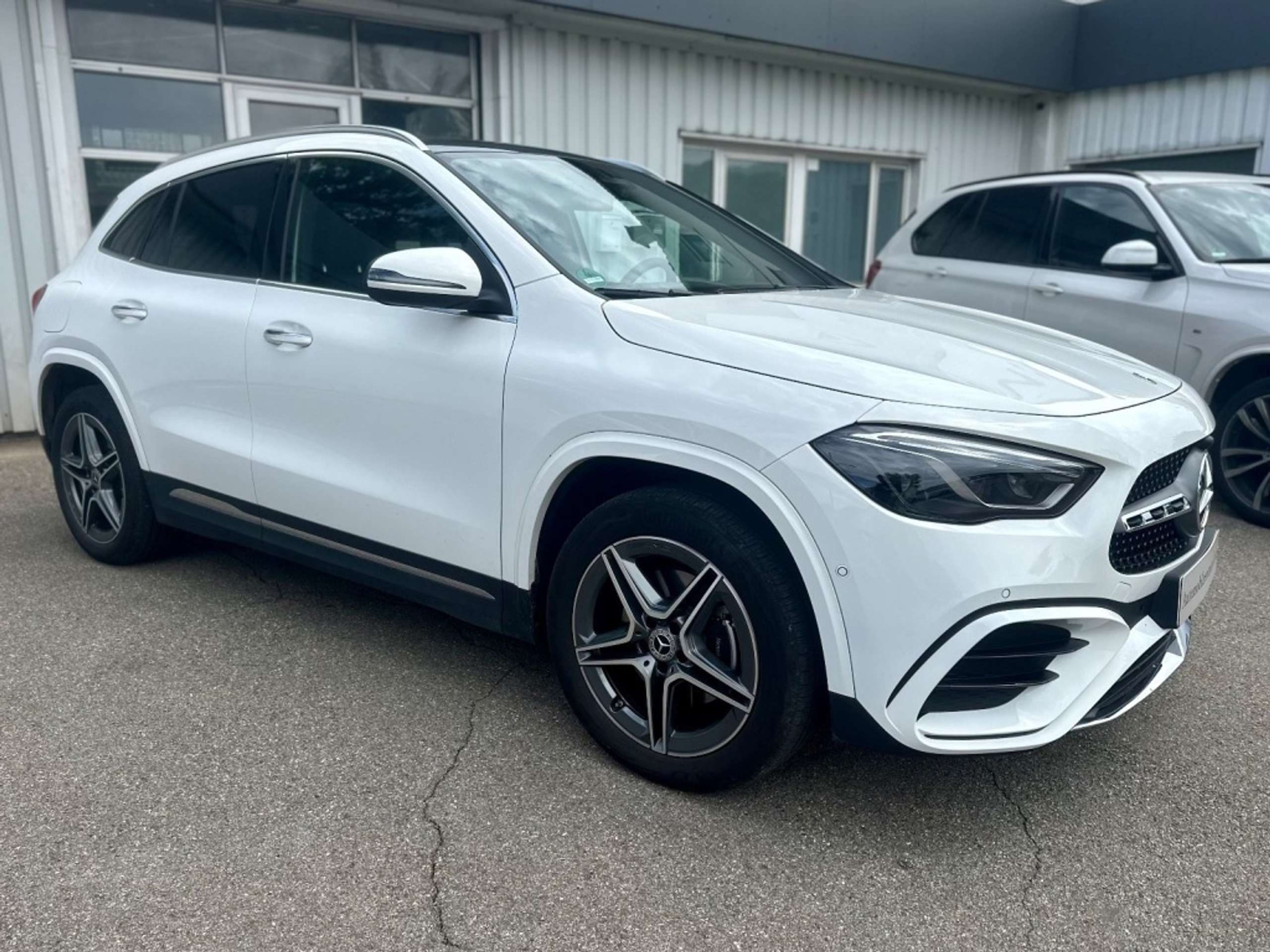 Mercedes-Benz - GLA 250