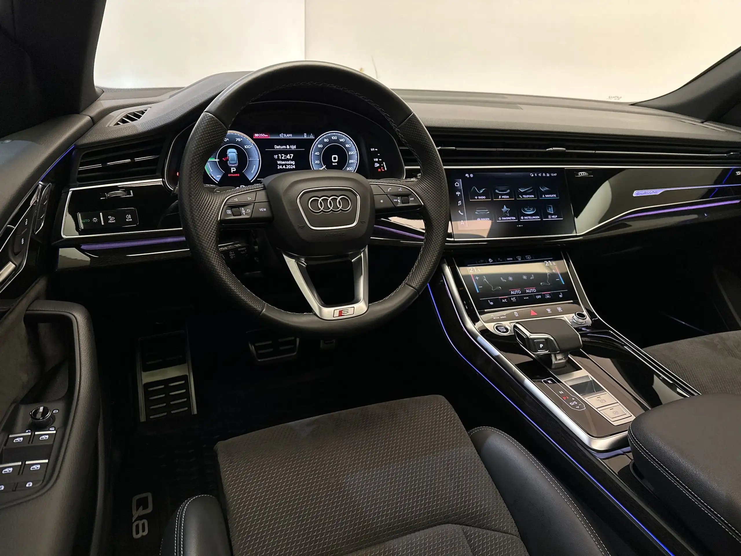 Audi - Q8