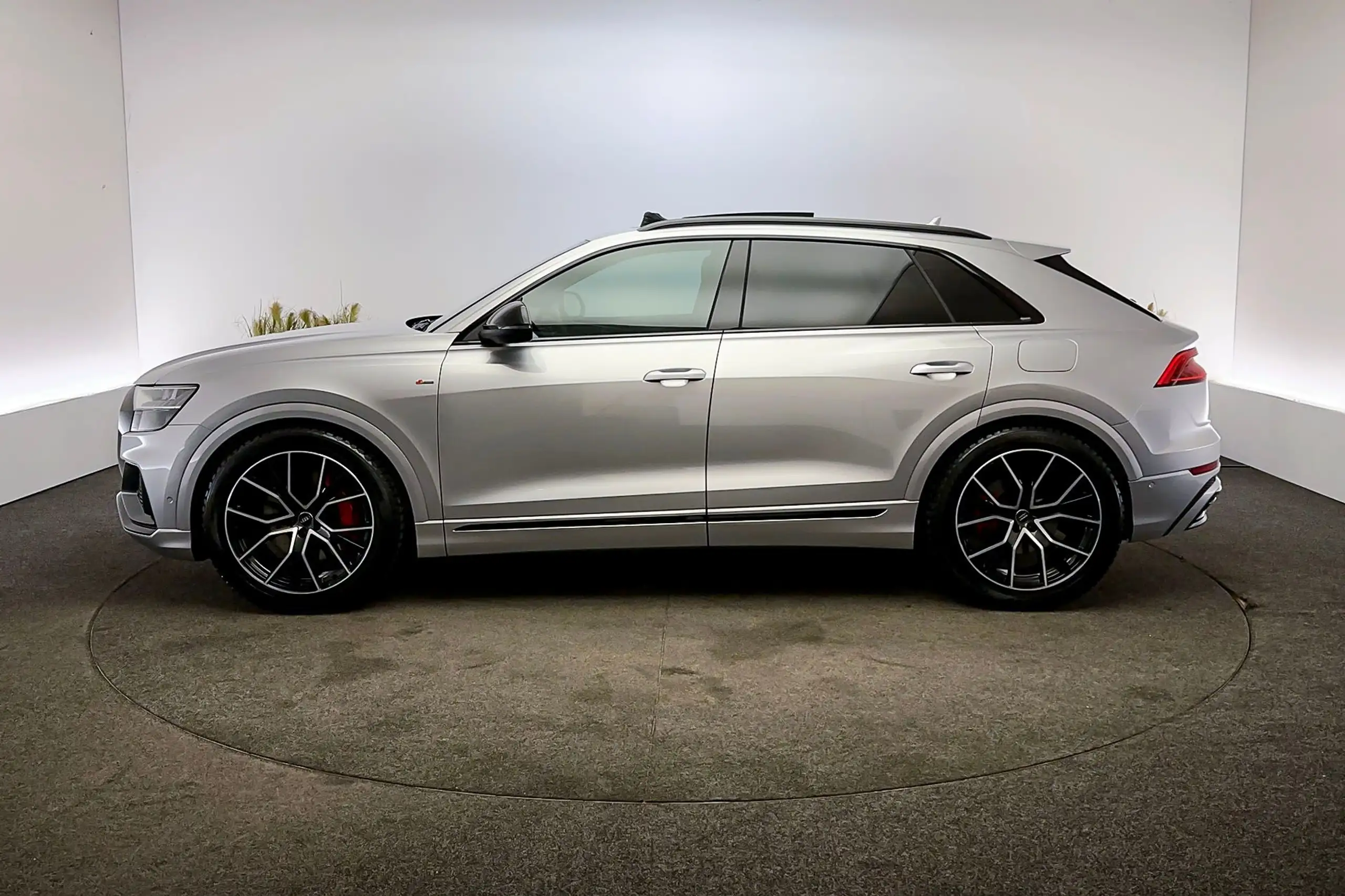 Audi - Q8