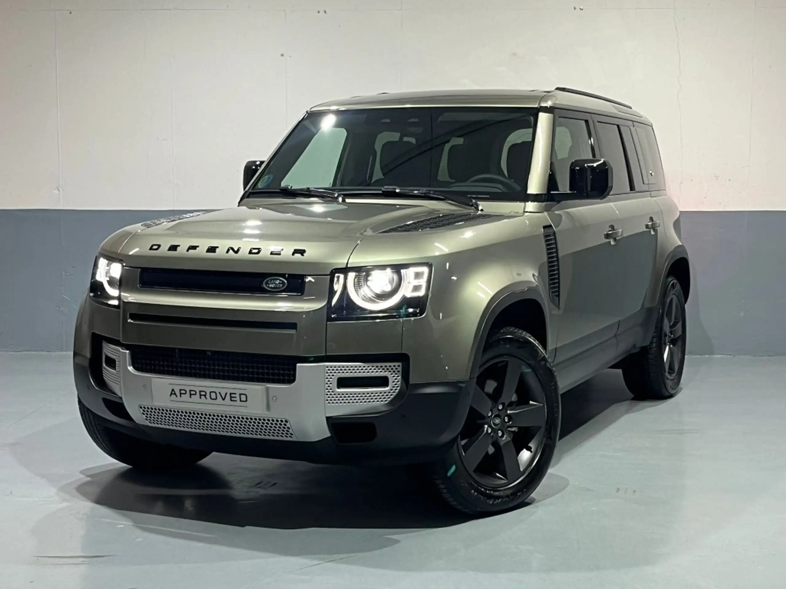 Land Rover Defender 2024