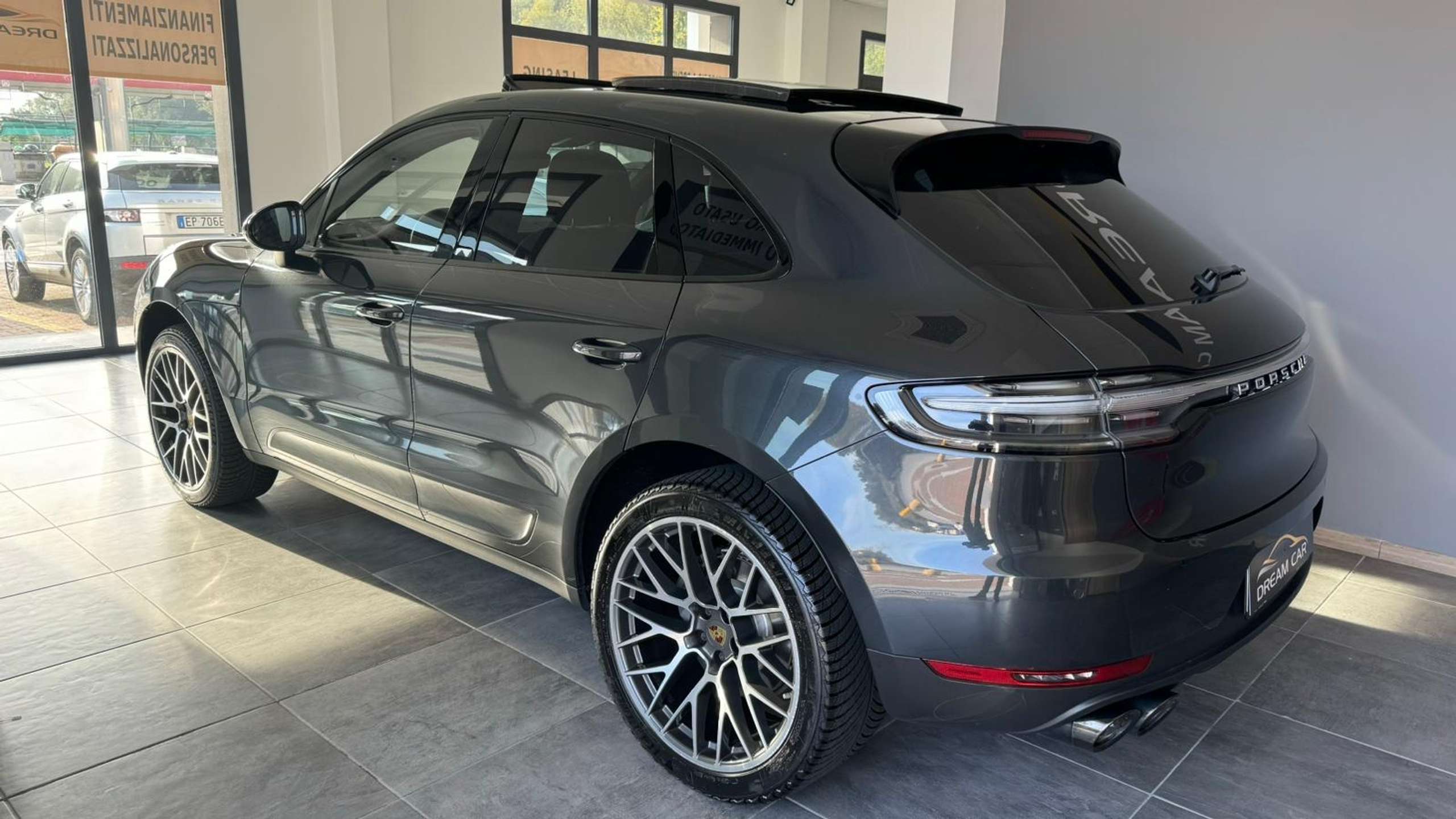 Porsche - Macan