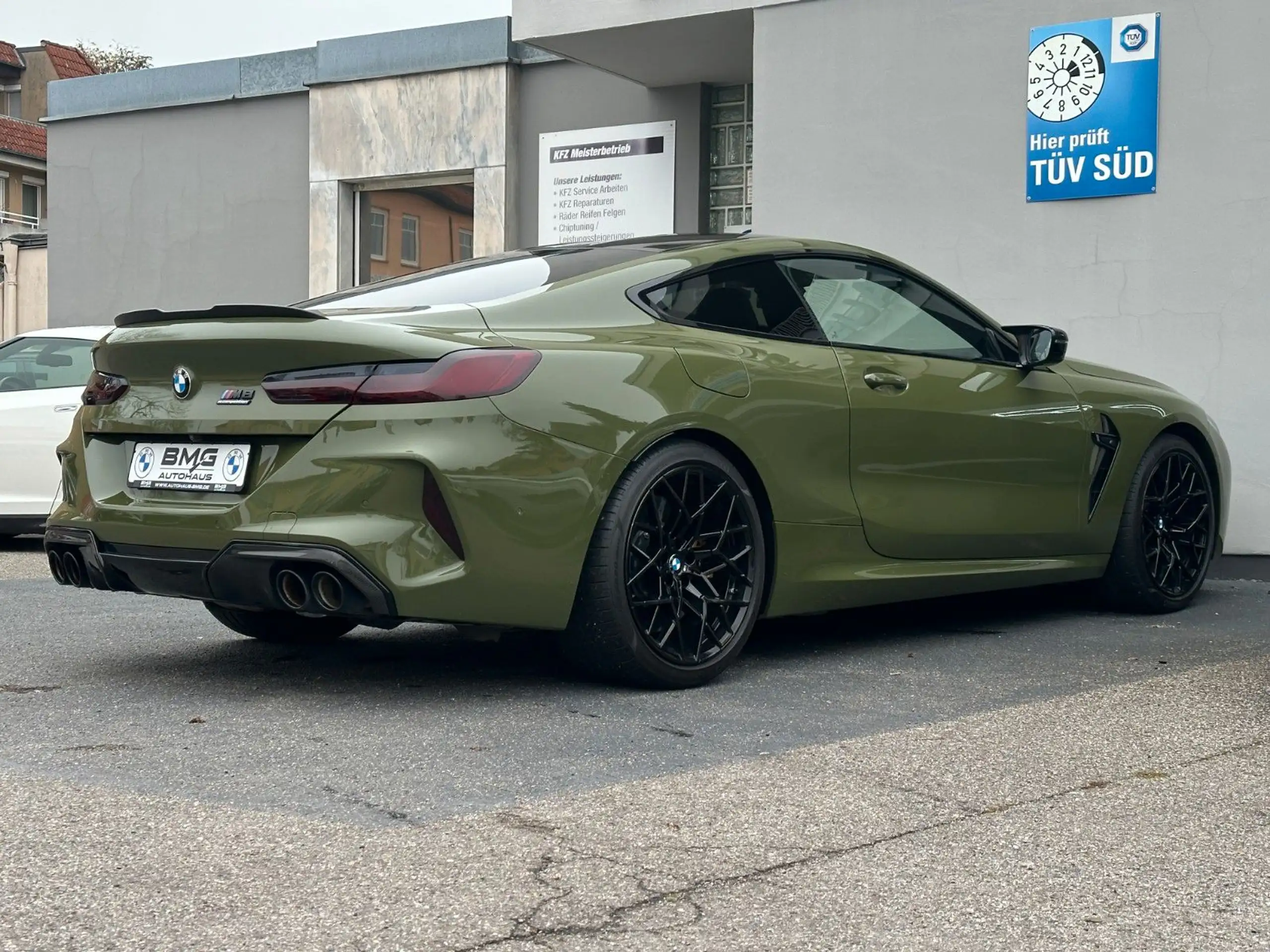 BMW - M8