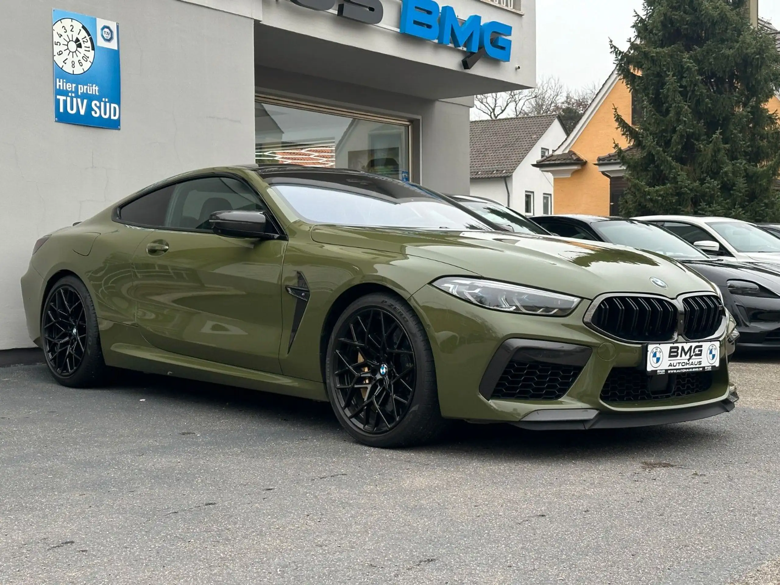 BMW - M8