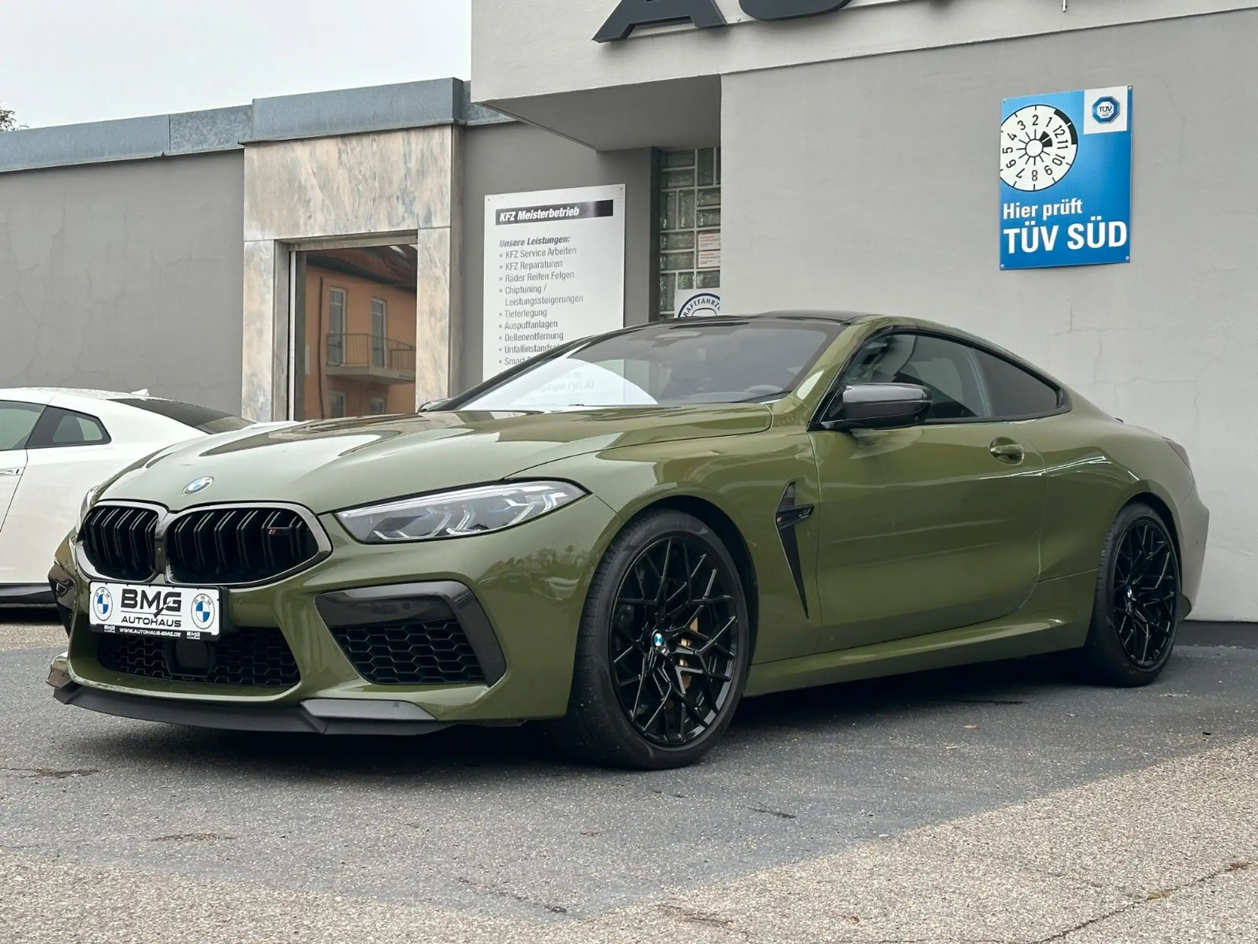 BMW - M8