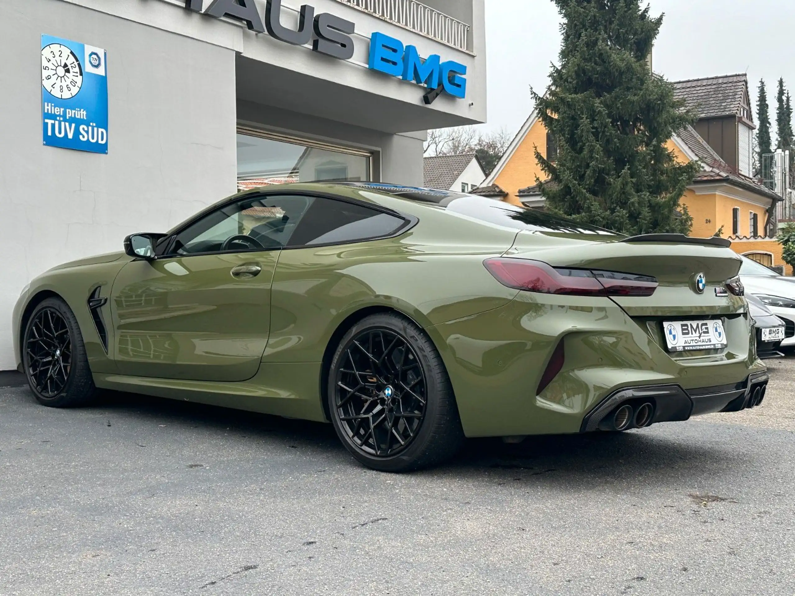 BMW - M8