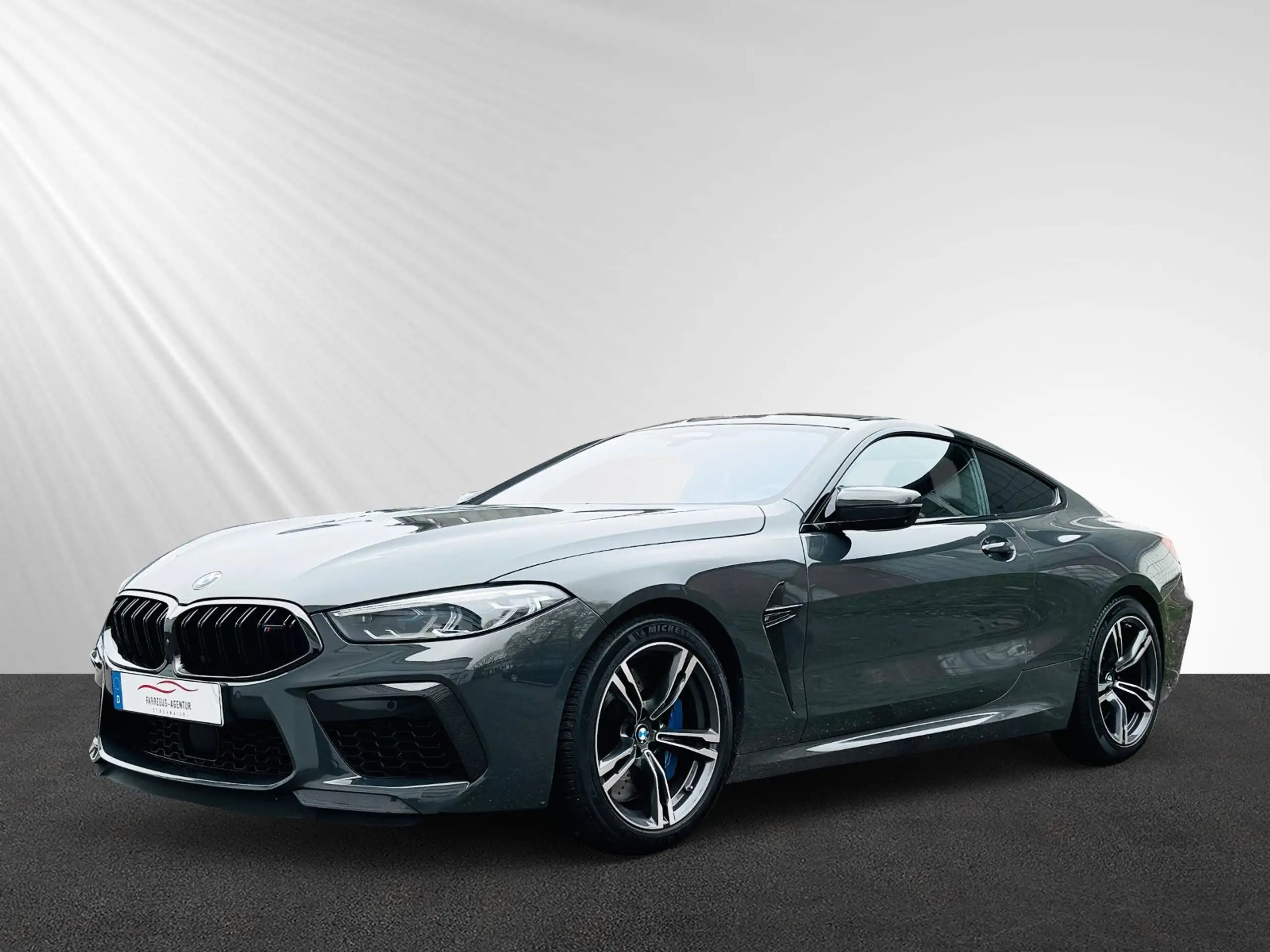 BMW - M8