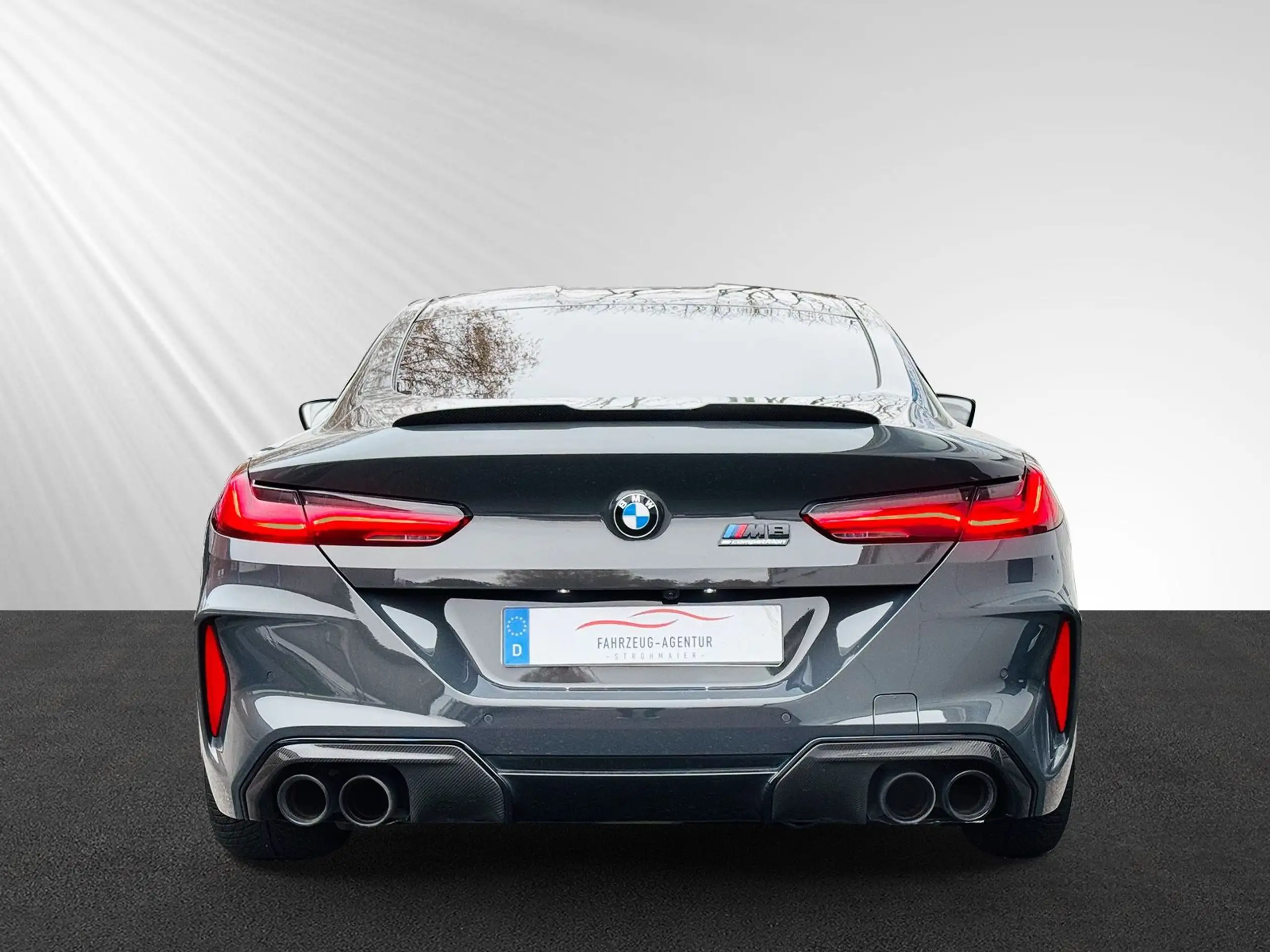 BMW - M8