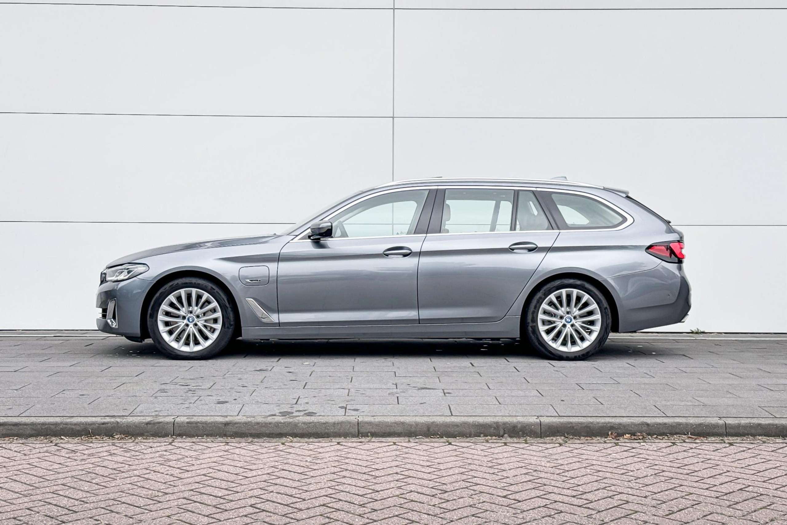 BMW - 530