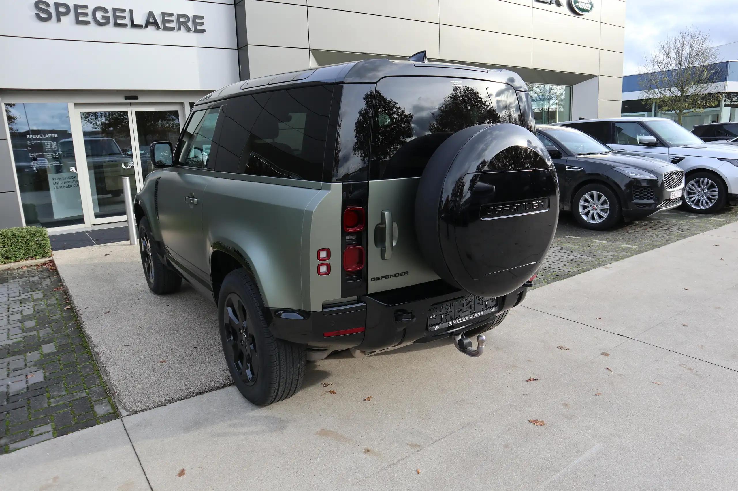 Land Rover - Defender