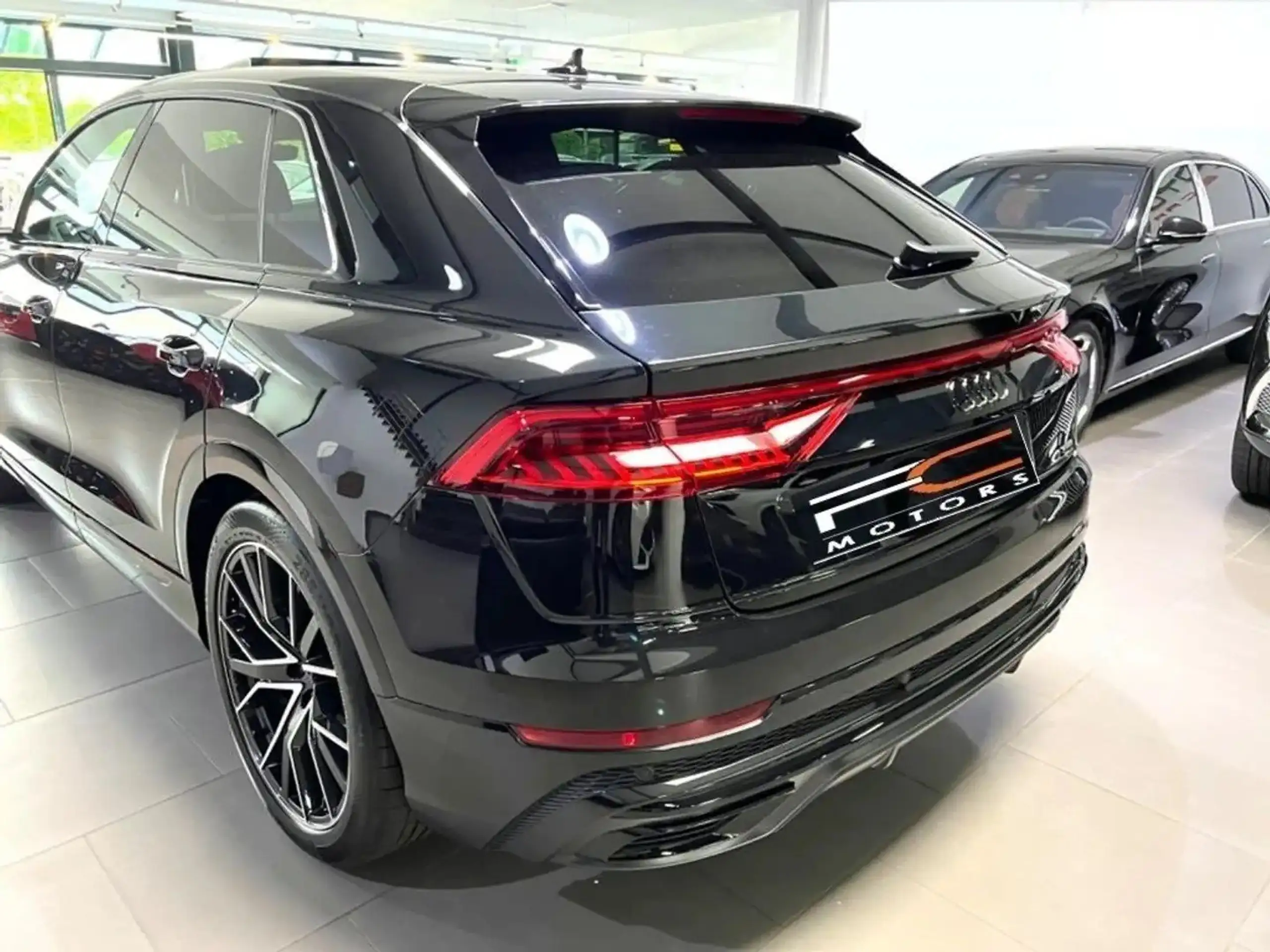 Audi - Q8