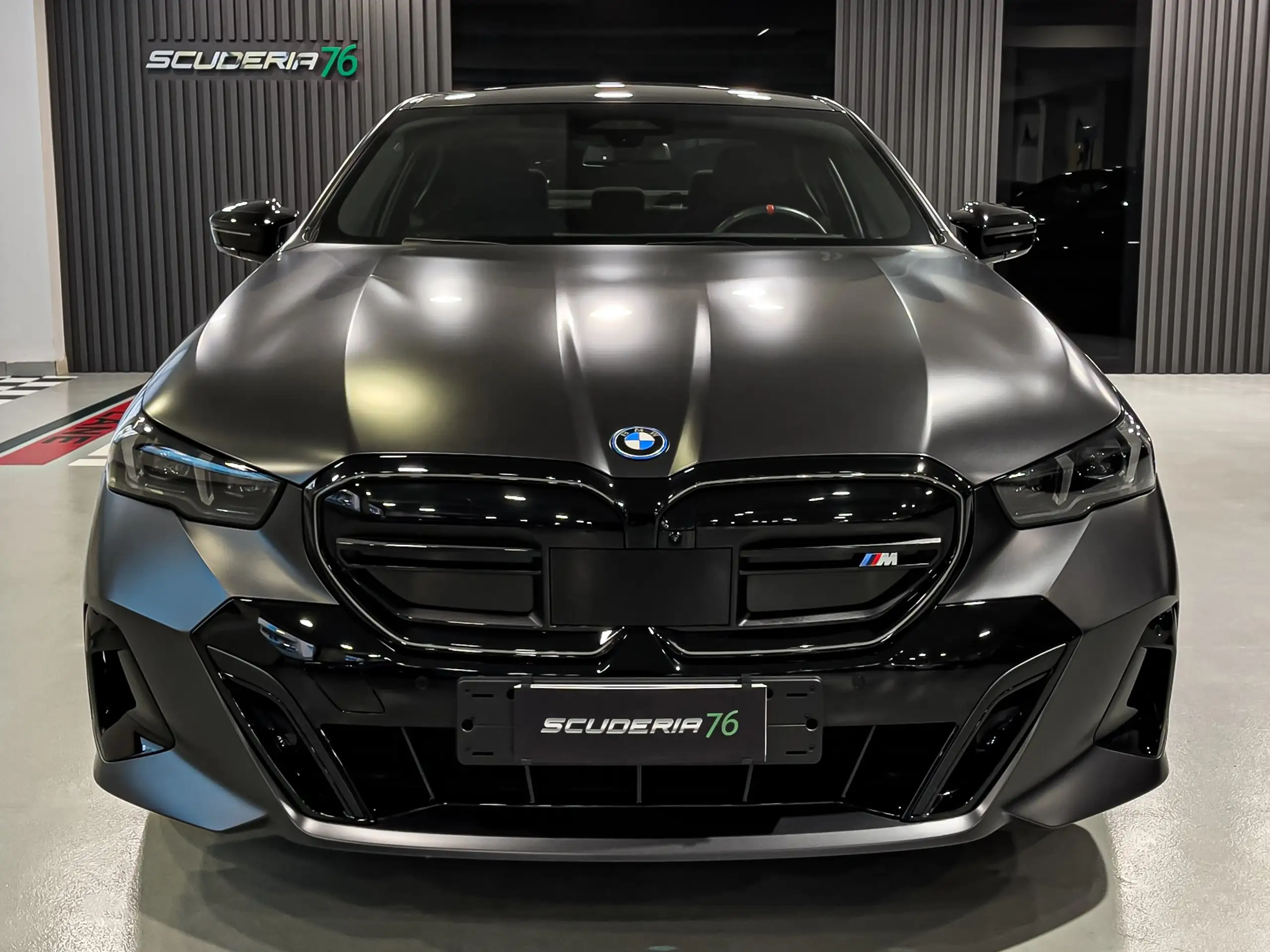 BMW - i5