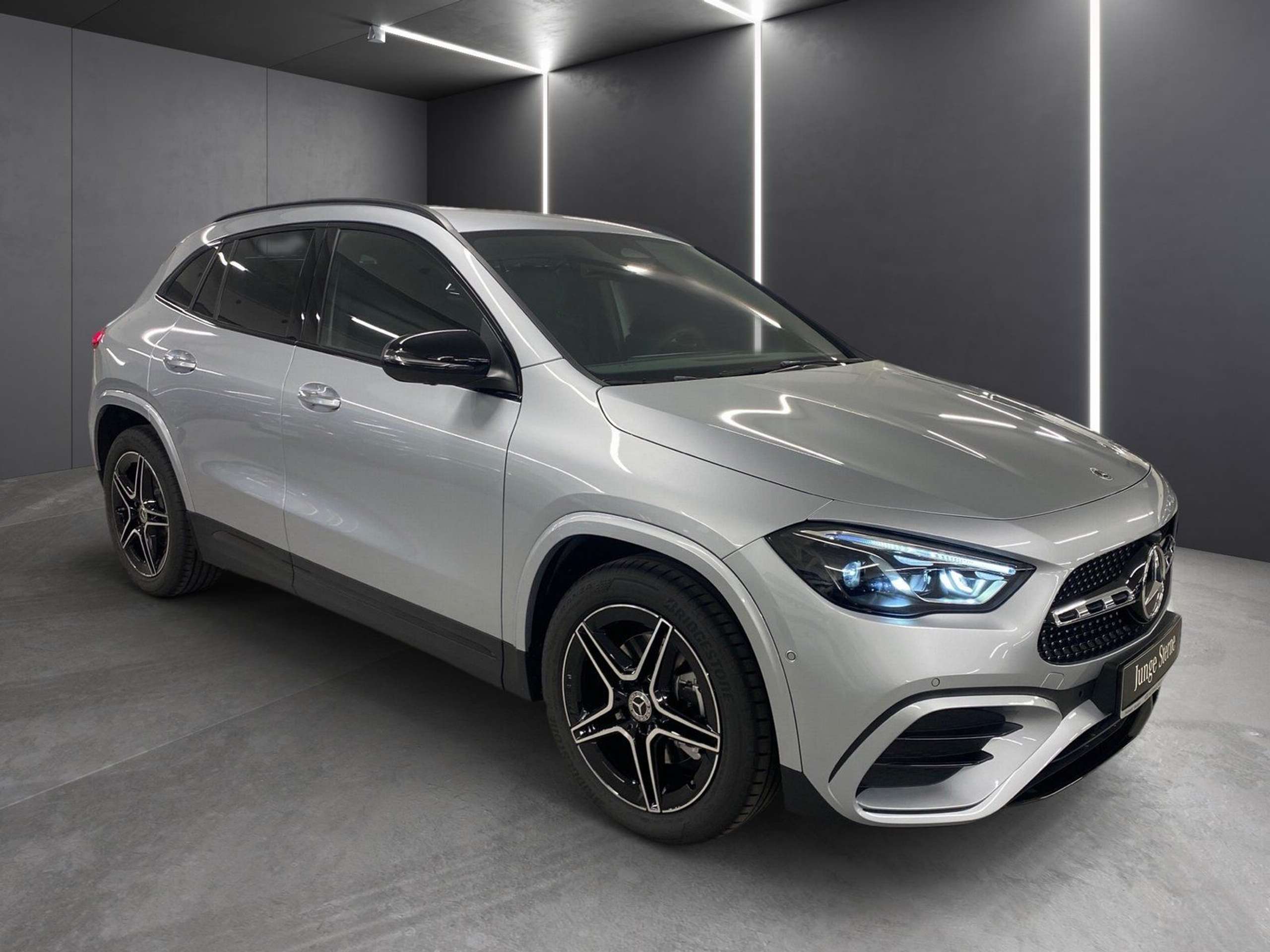 Mercedes-Benz - GLA 180