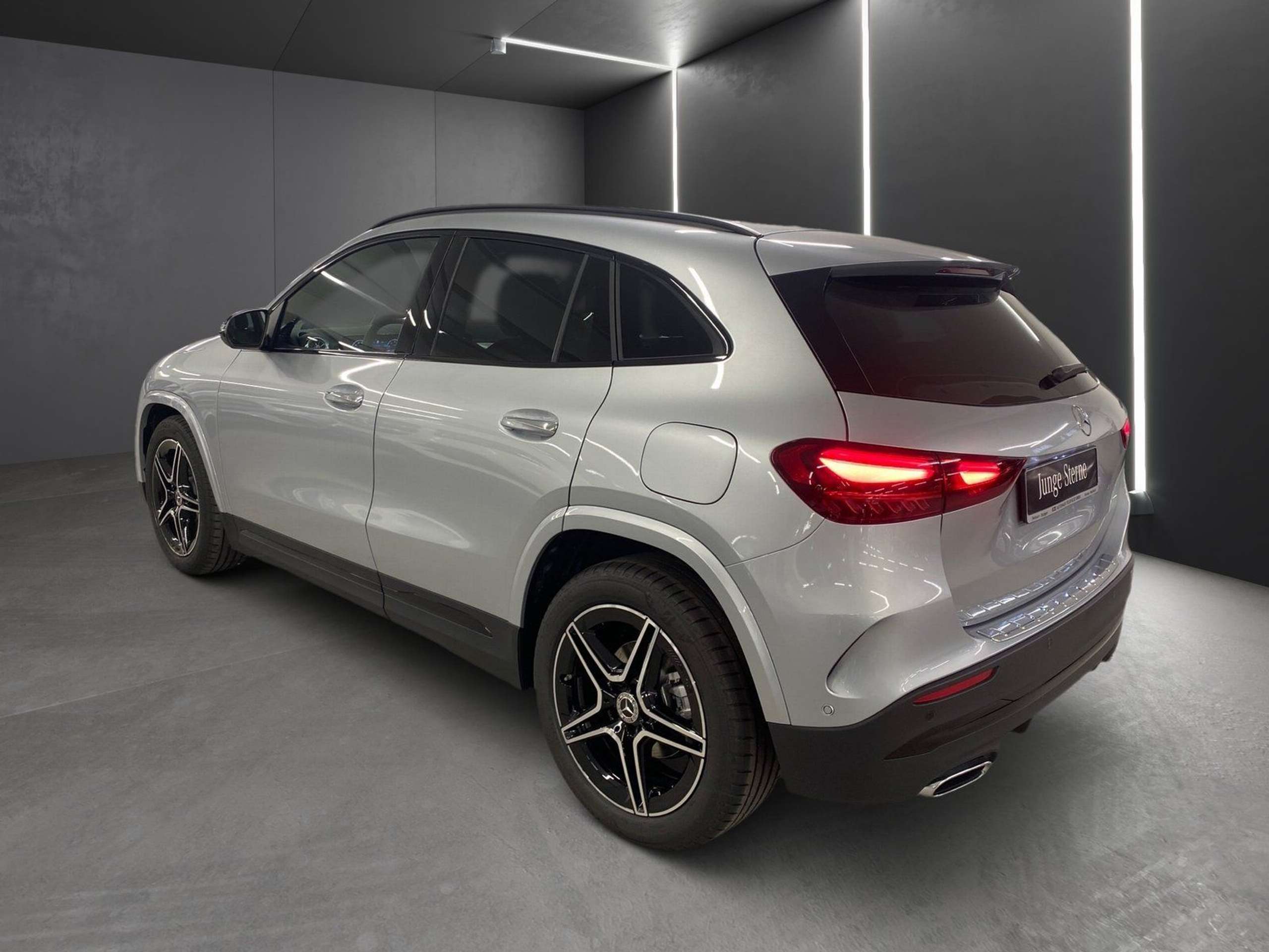 Mercedes-Benz - GLA 180