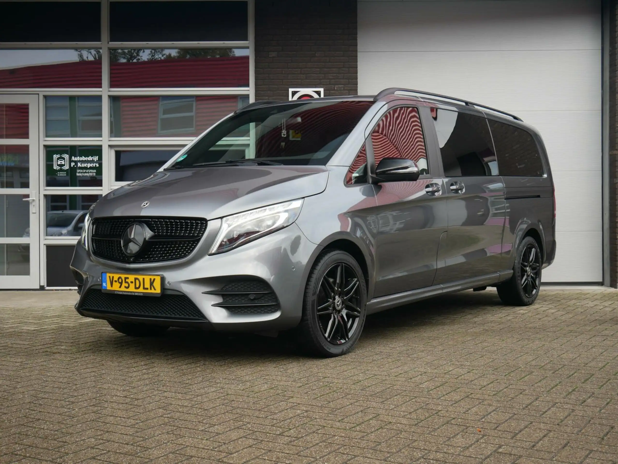 Mercedes-Benz - V 300