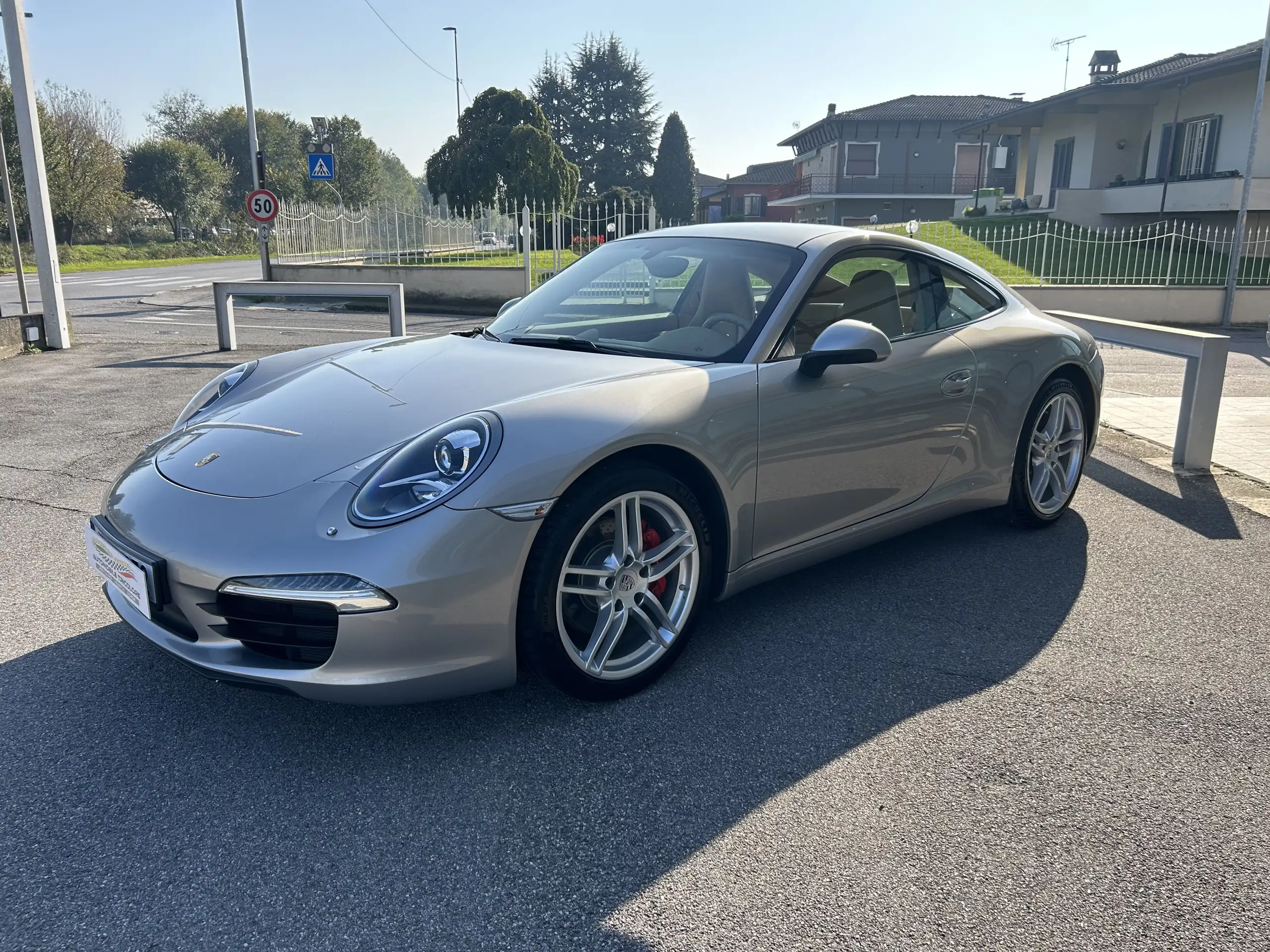 Porsche - 911