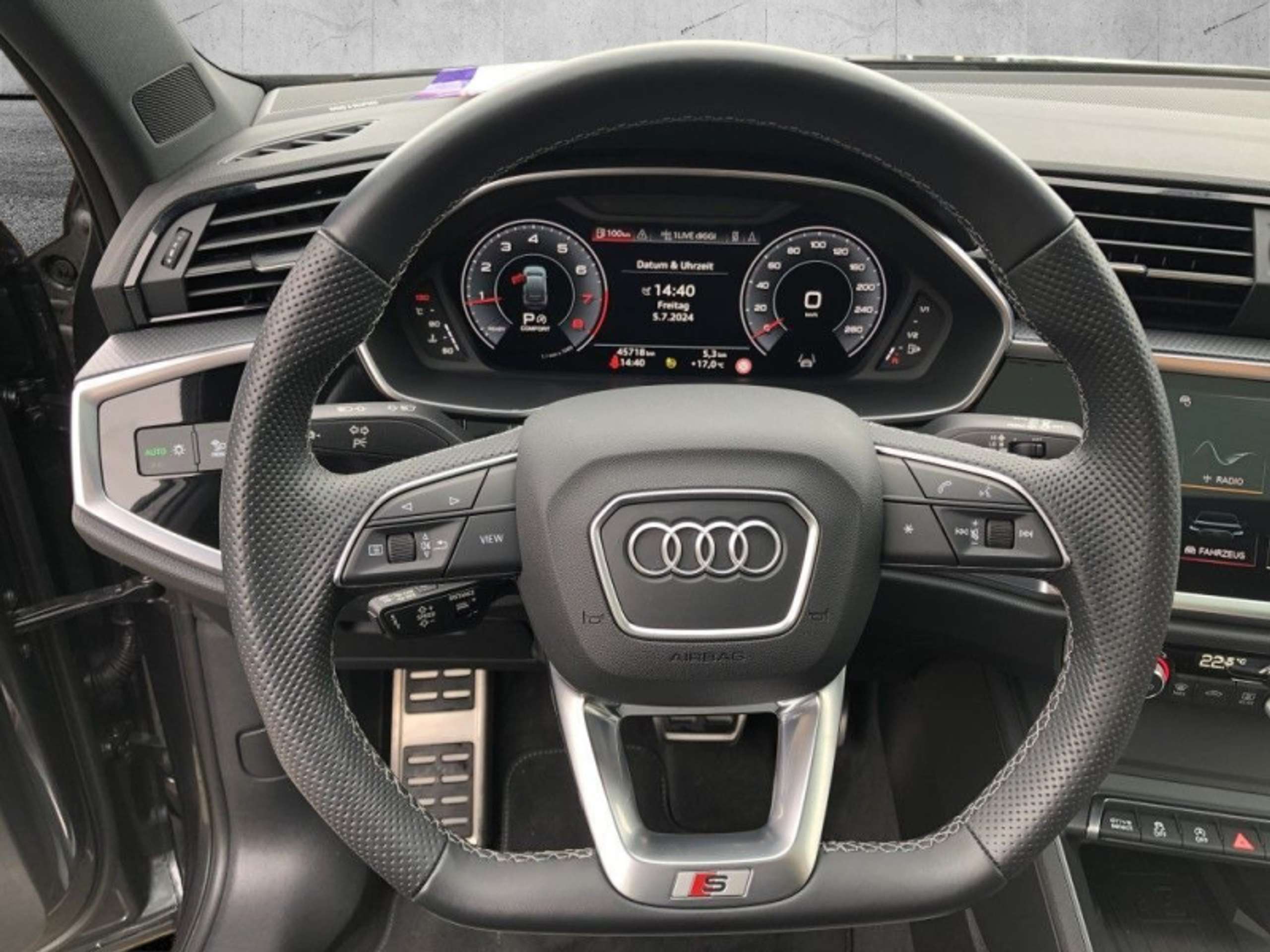 Audi - Q3