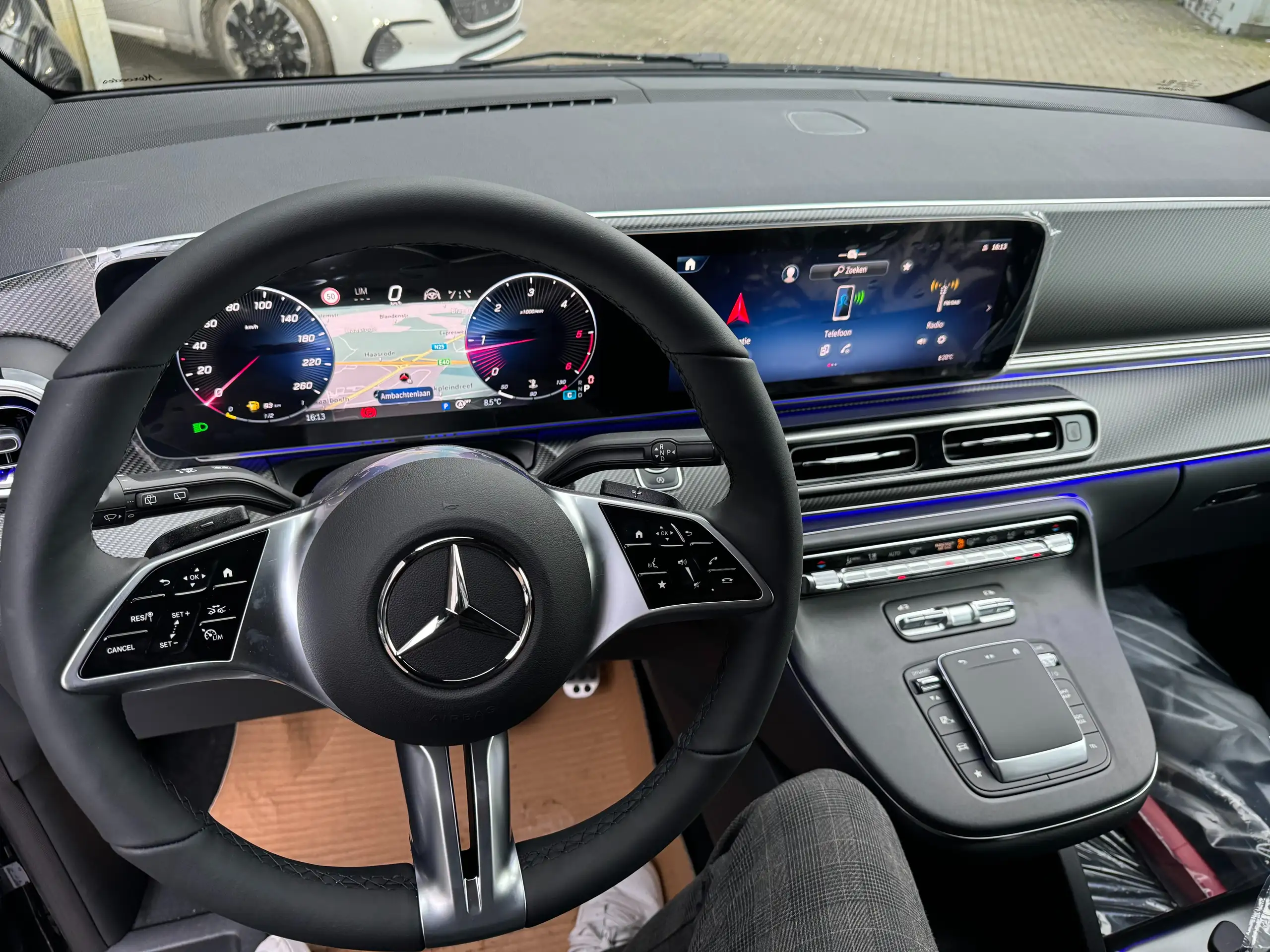 Mercedes-Benz - V 300