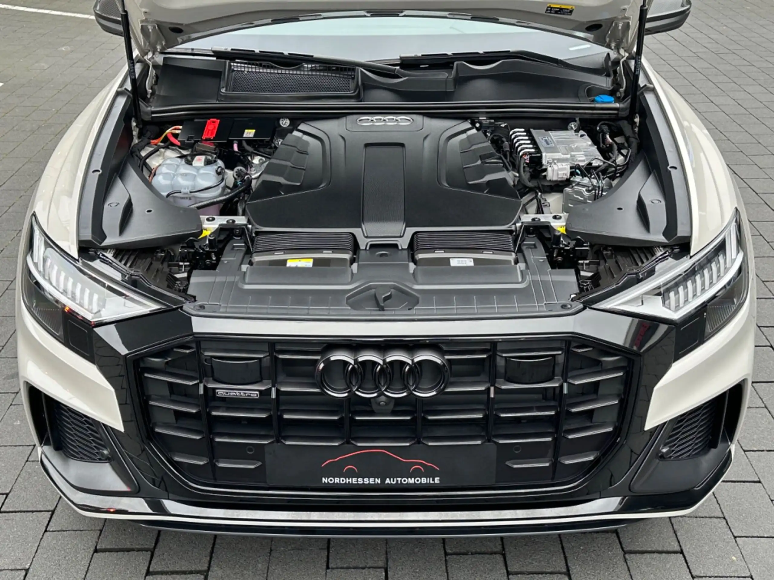 Audi - Q8