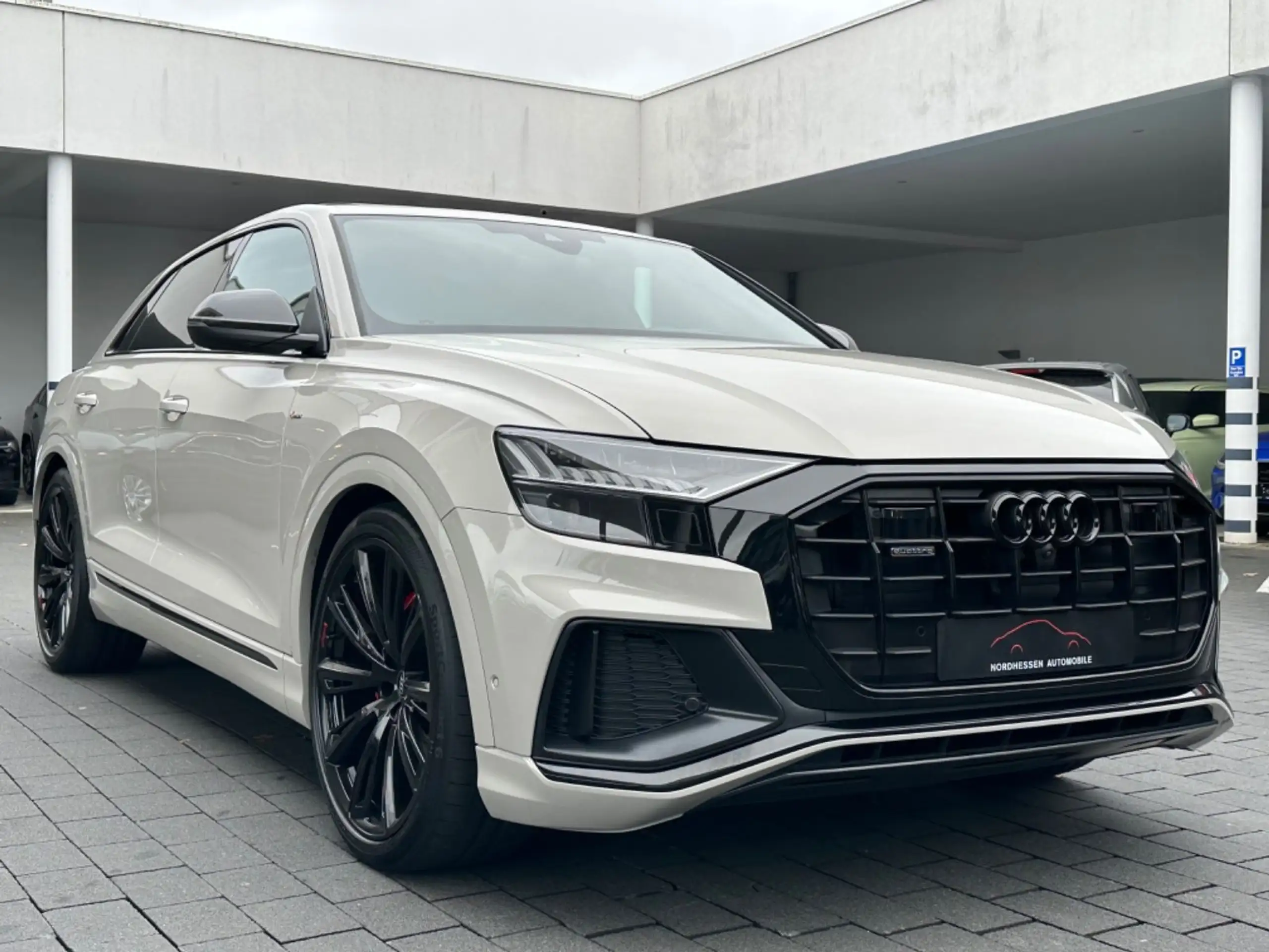 Audi - Q8