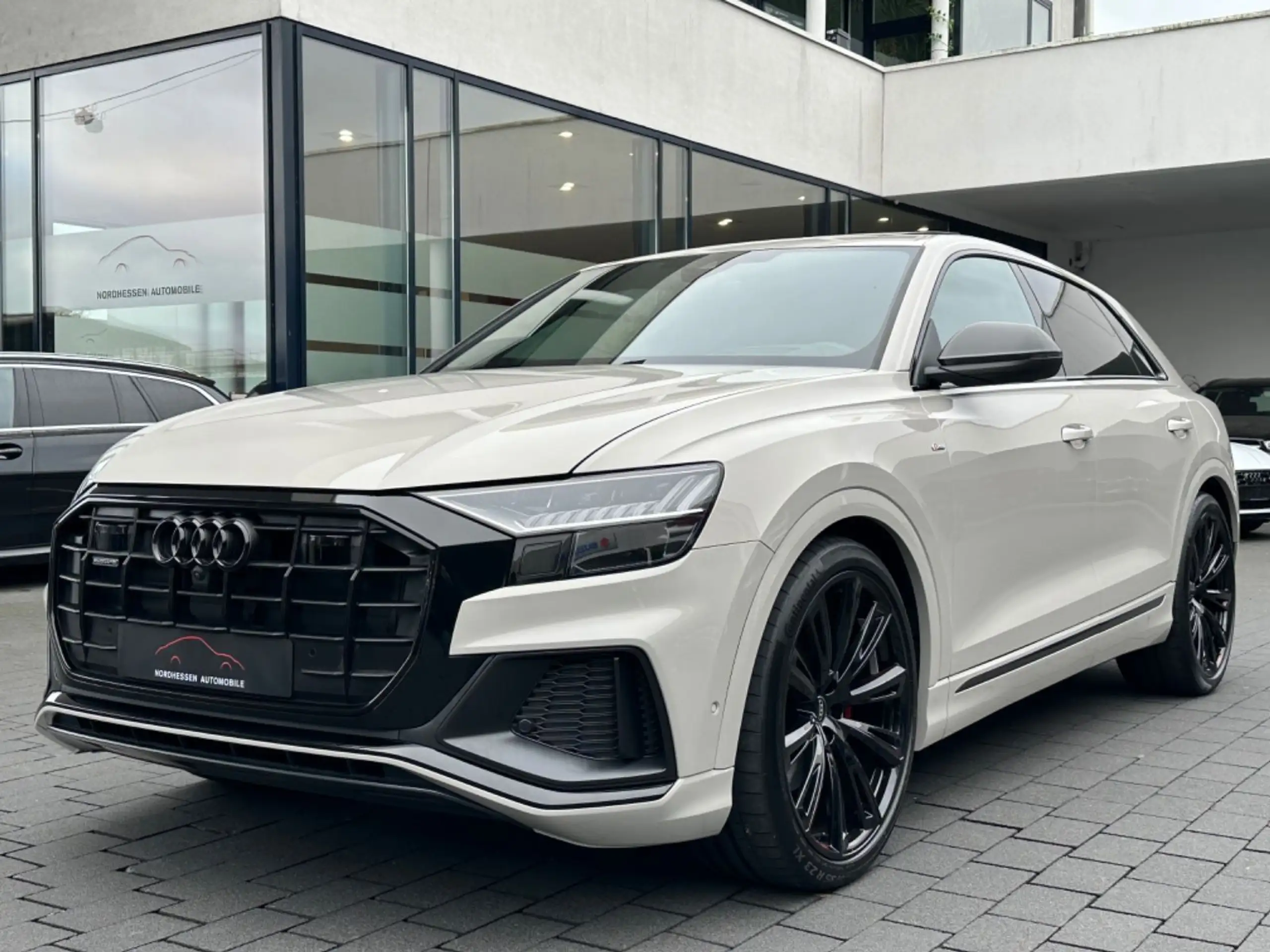 Audi - Q8