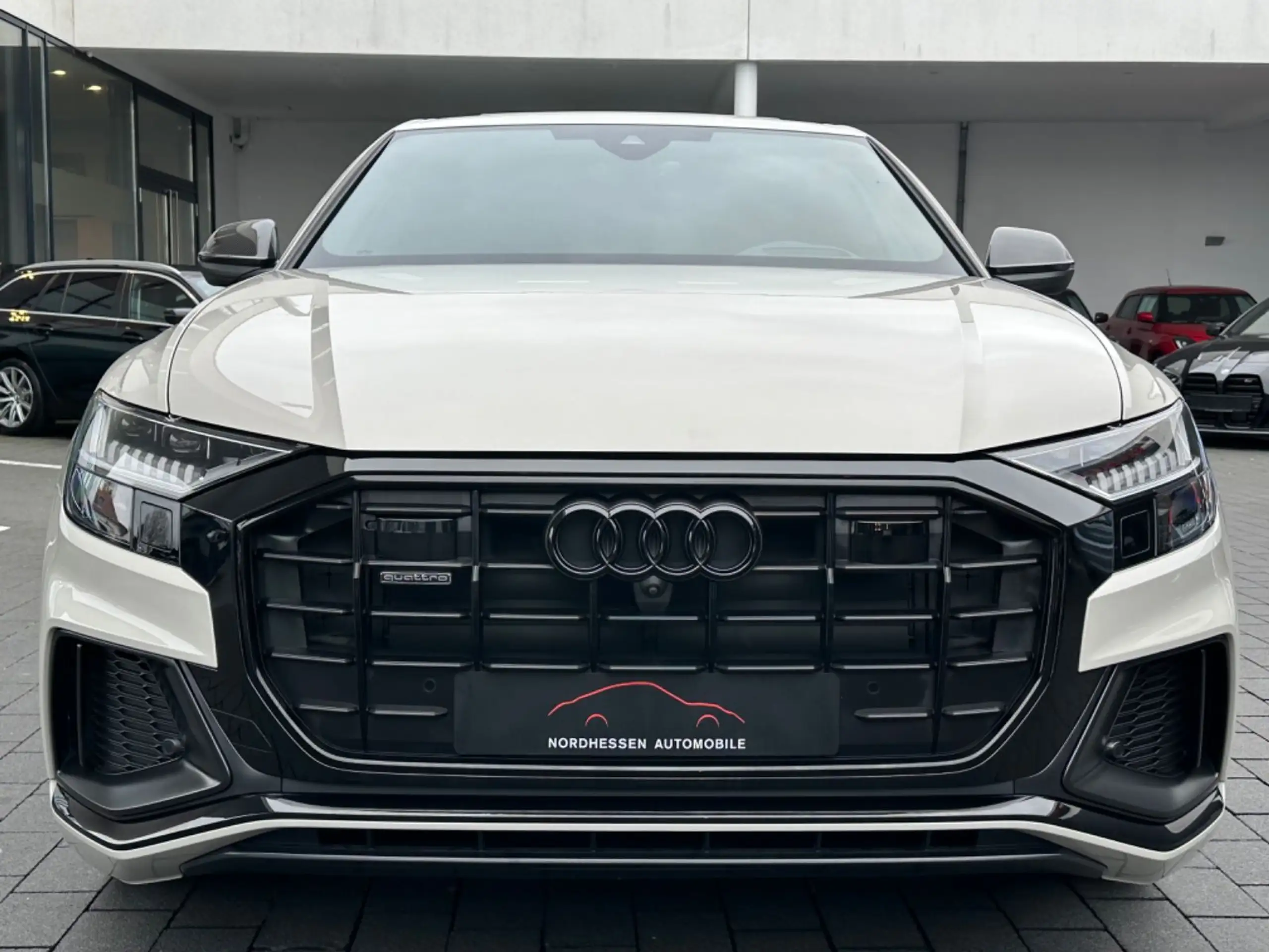 Audi - Q8