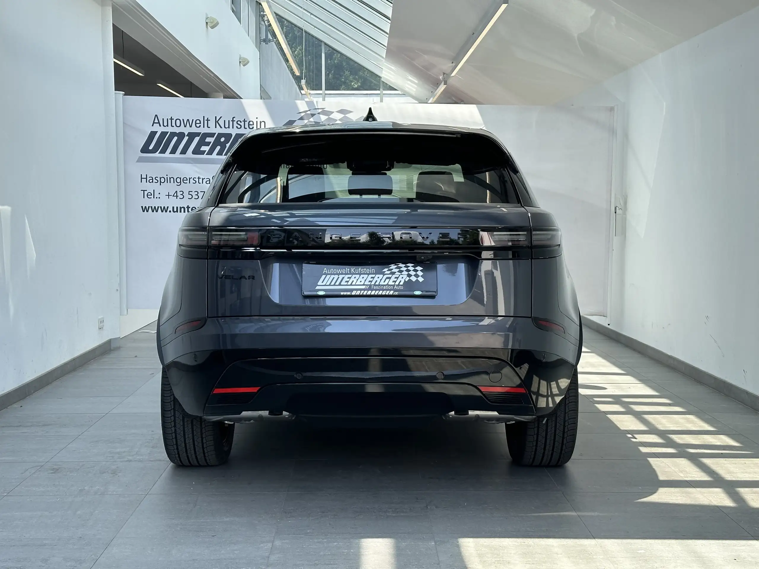 Land Rover - Range Rover Velar