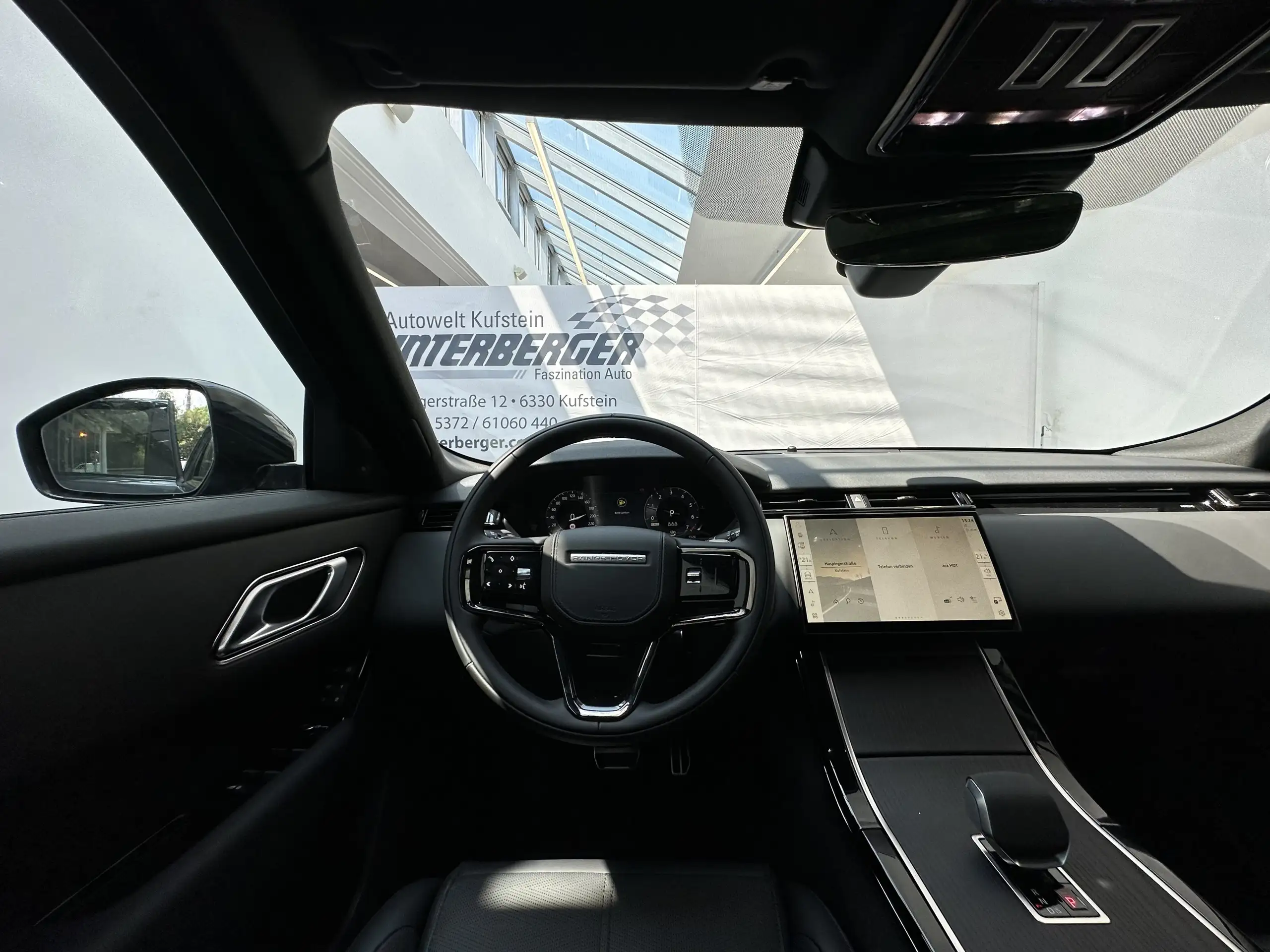 Land Rover - Range Rover Velar