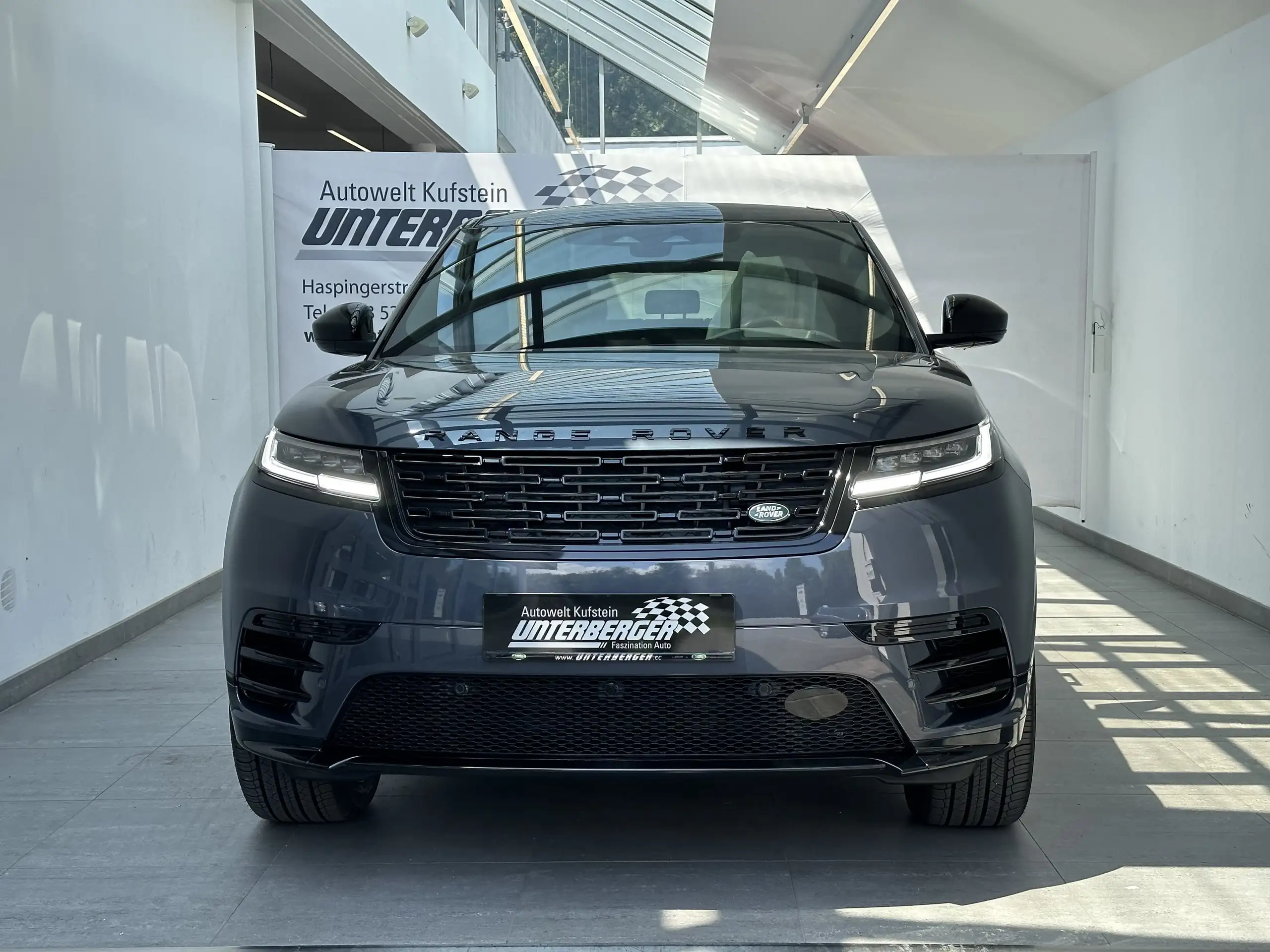 Land Rover - Range Rover Velar