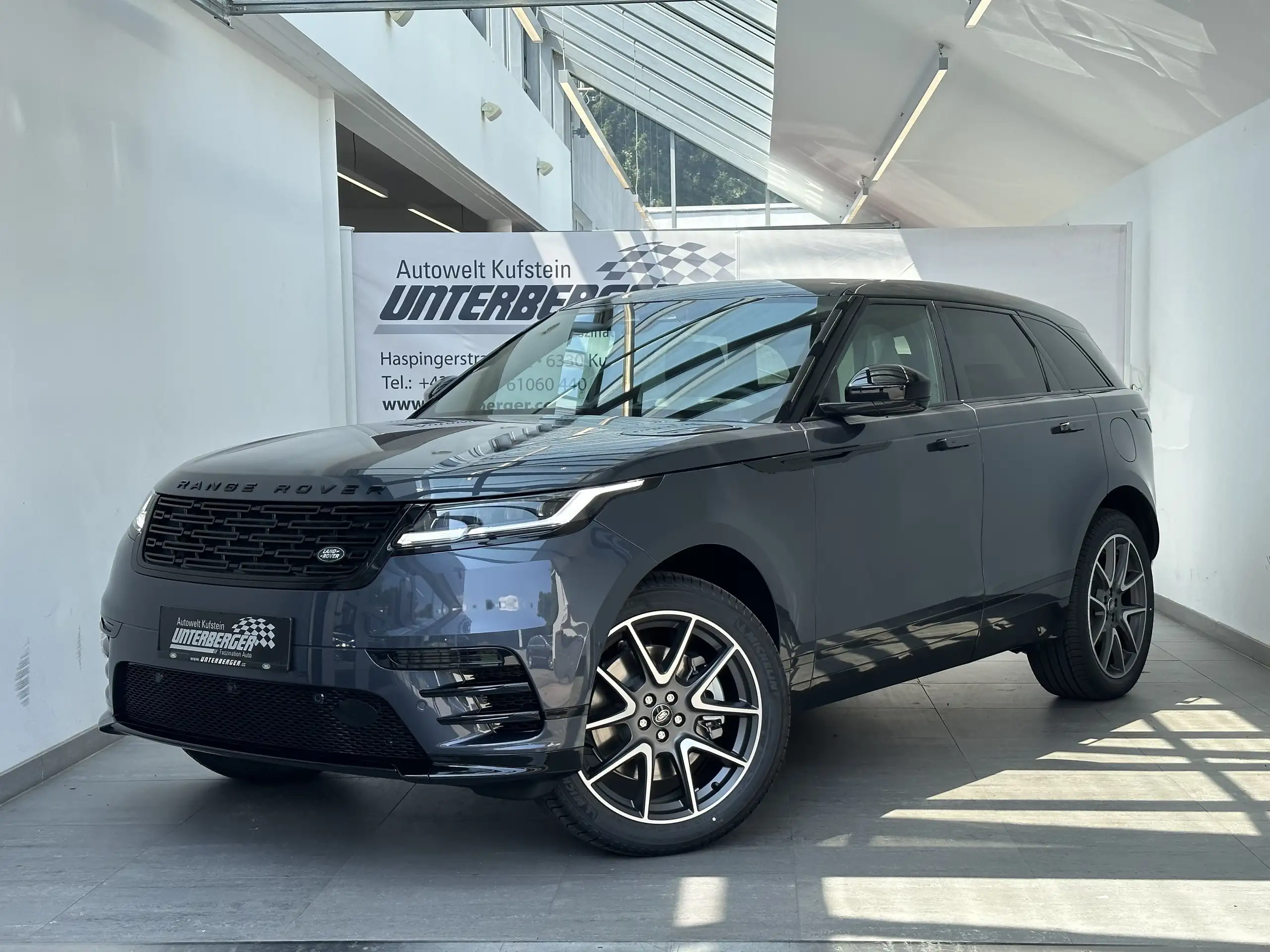 Land Rover - Range Rover Velar