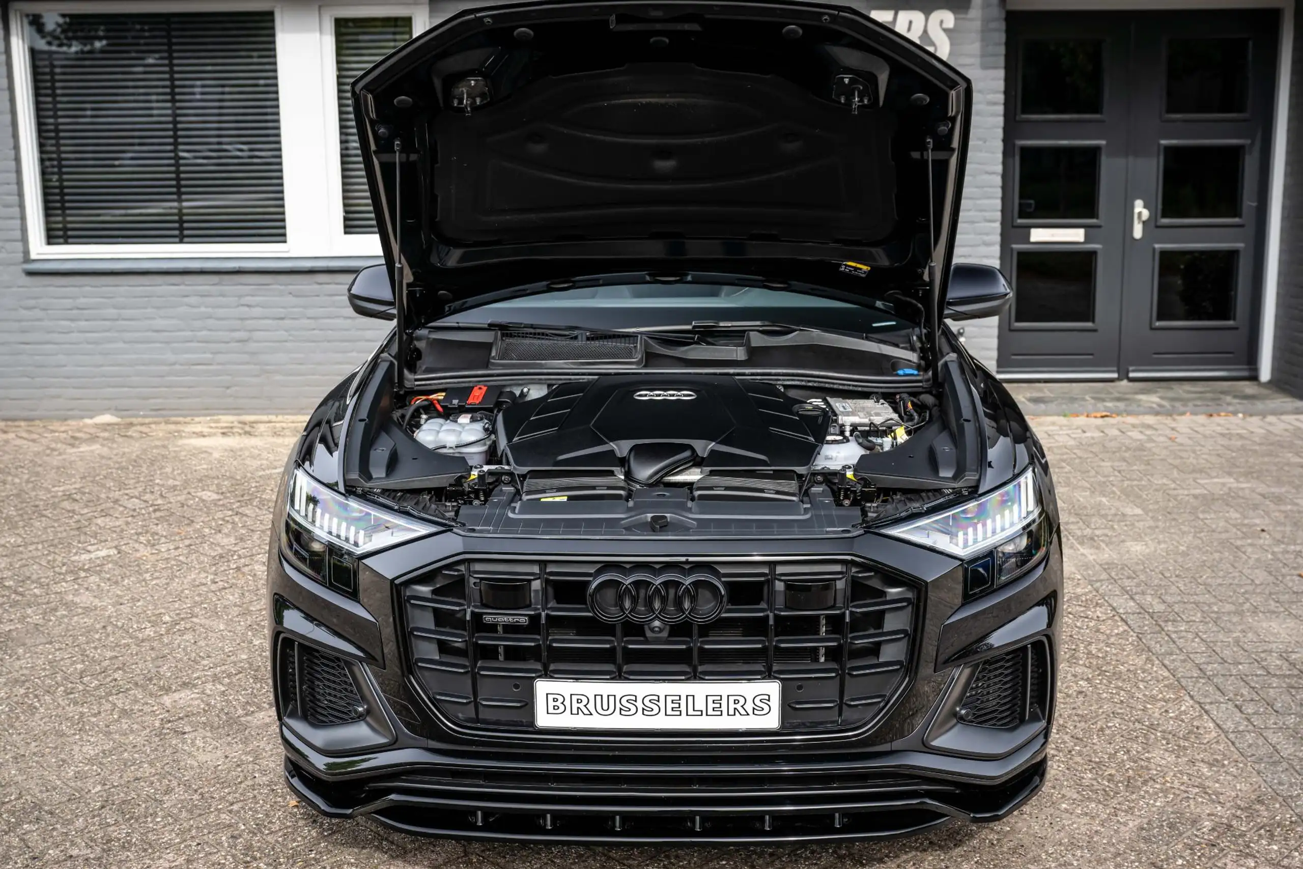 Audi - Q8