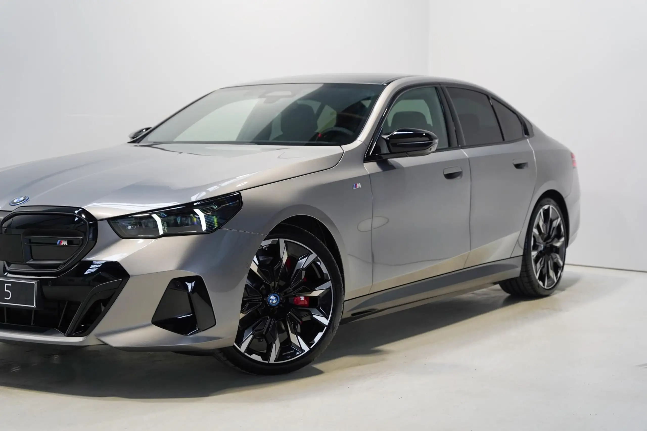 BMW - i5