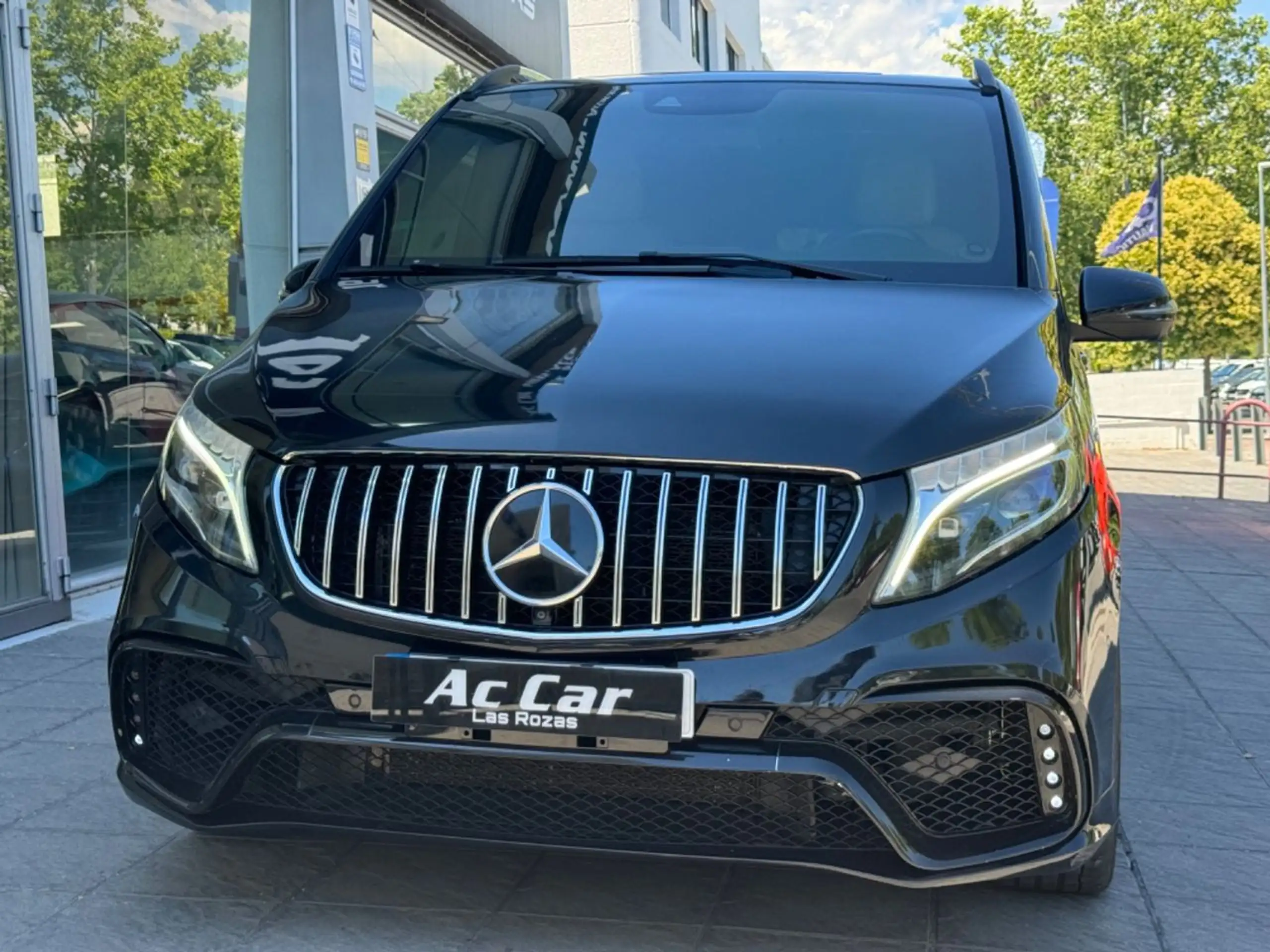 Mercedes-Benz - V 250