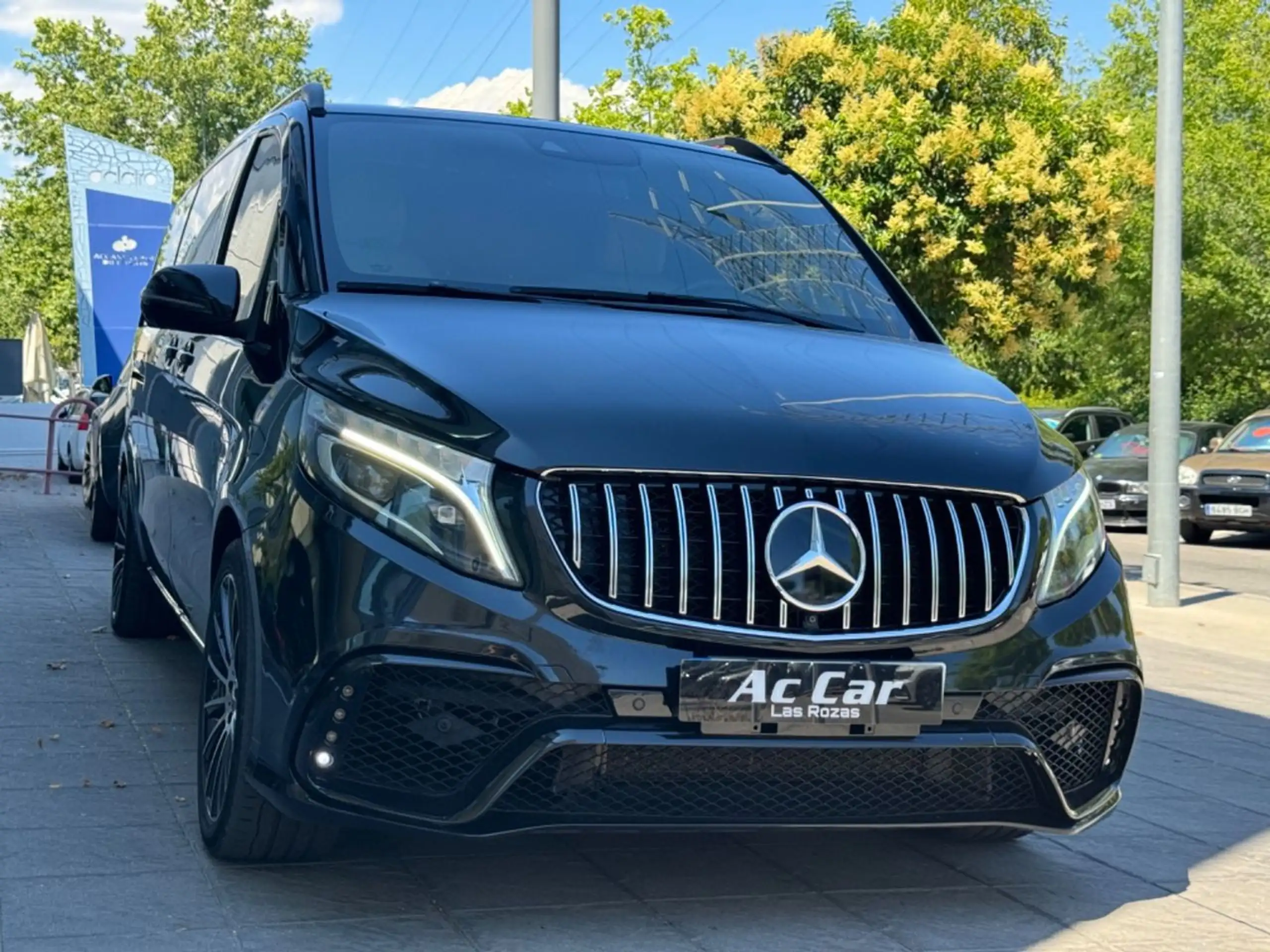 Mercedes-Benz - V 250