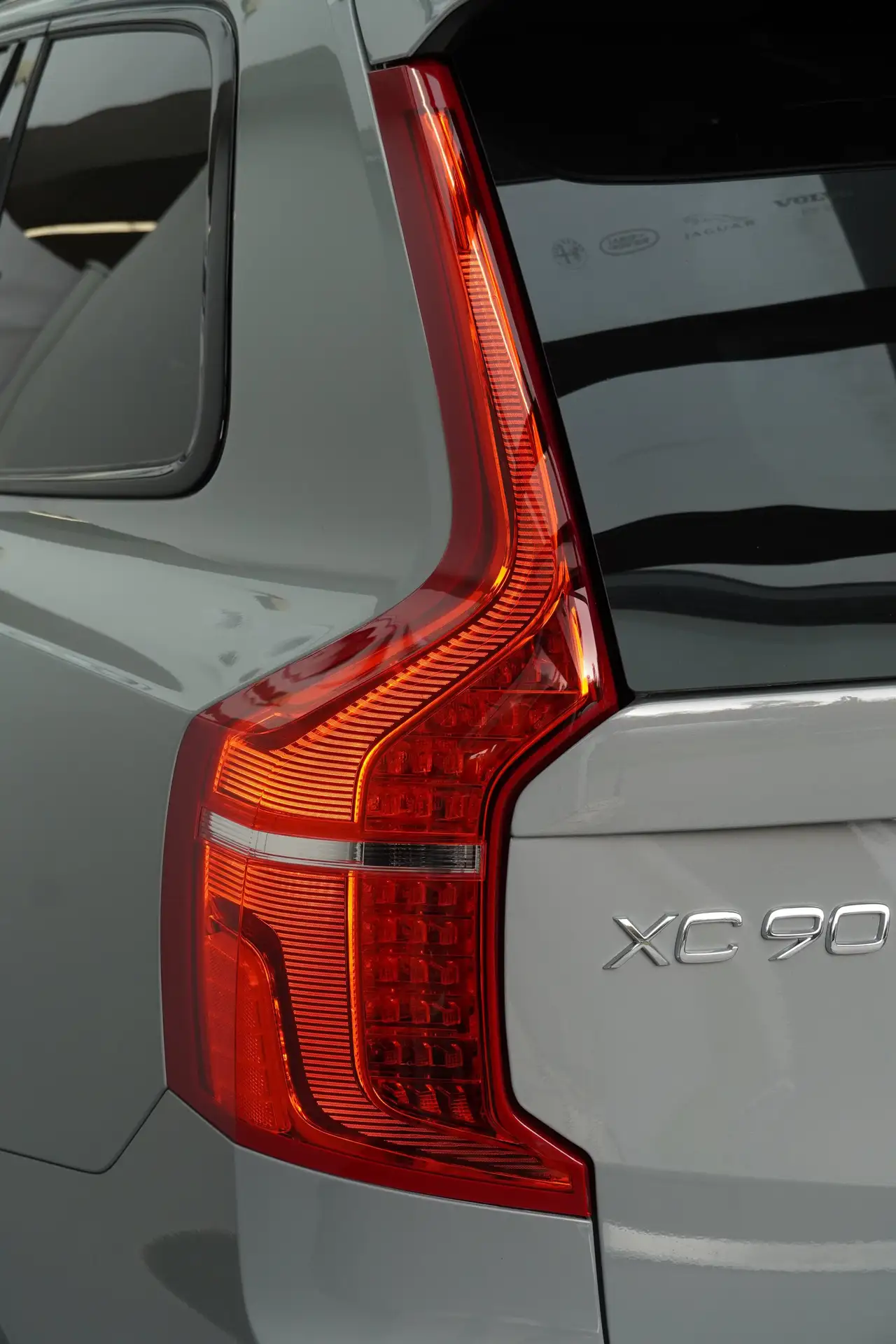 Volvo - XC90