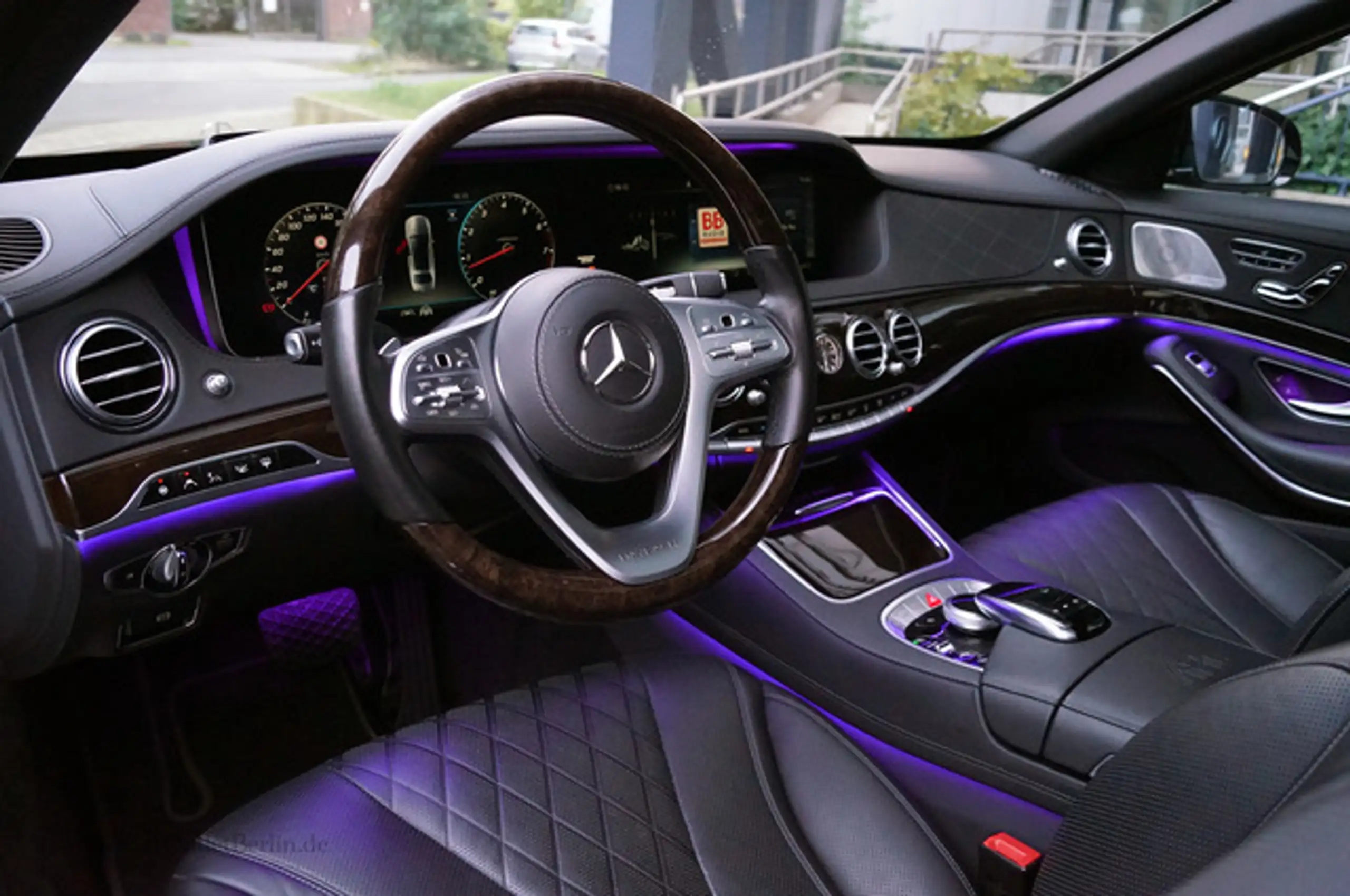 Mercedes-Benz - S 560