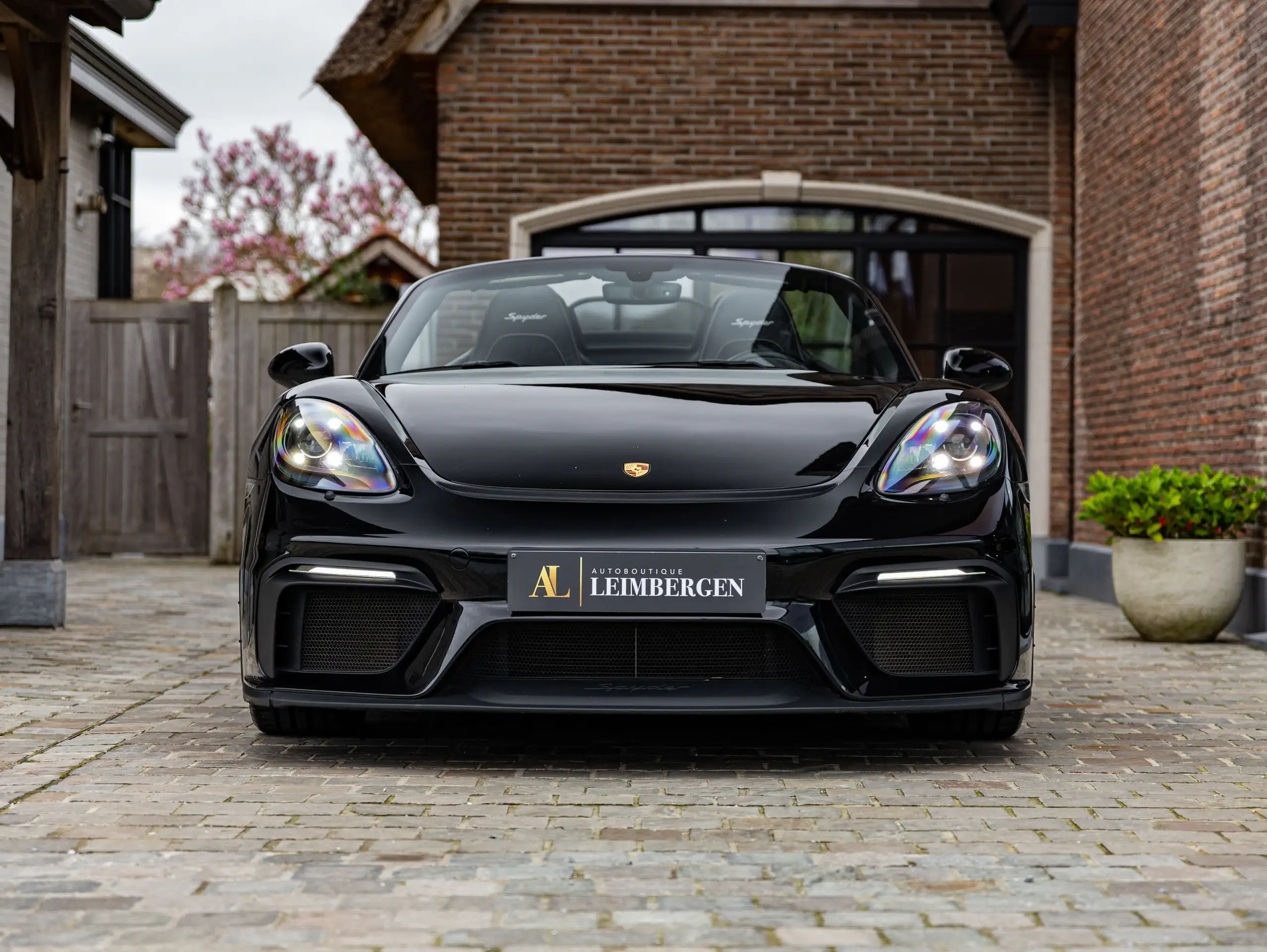 Porsche - 718 Spyder