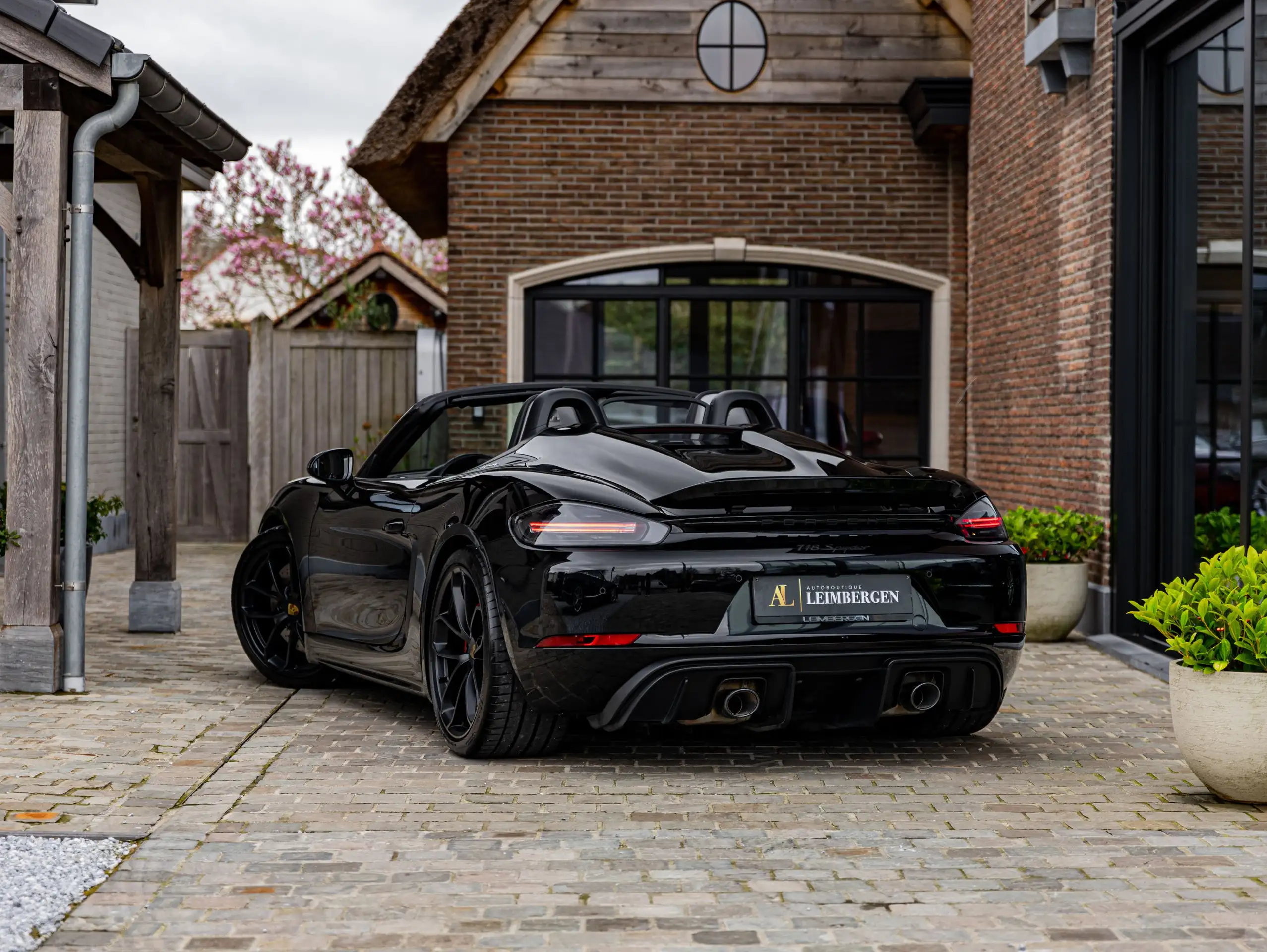 Porsche - 718 Spyder