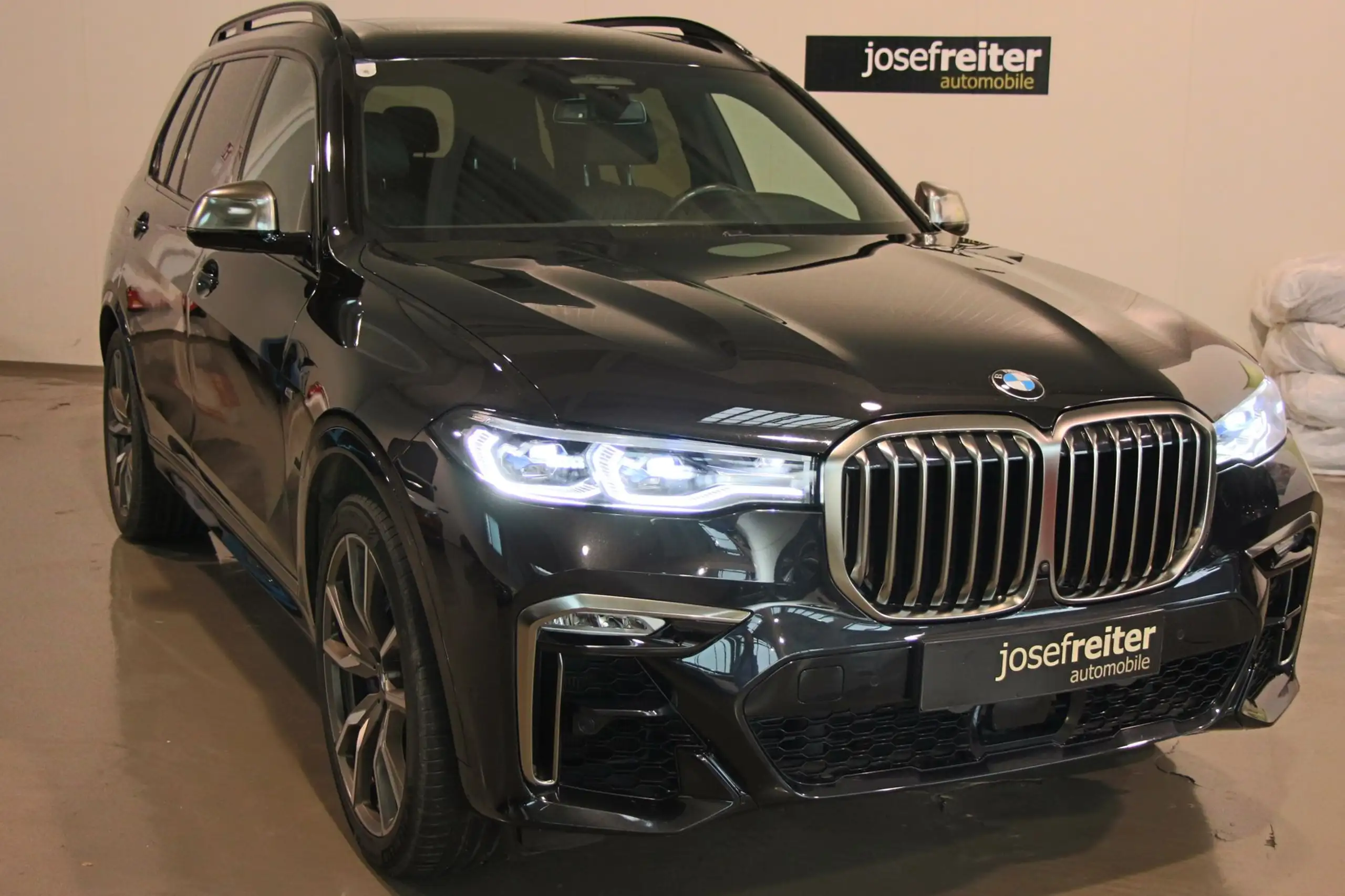 BMW - X7 M