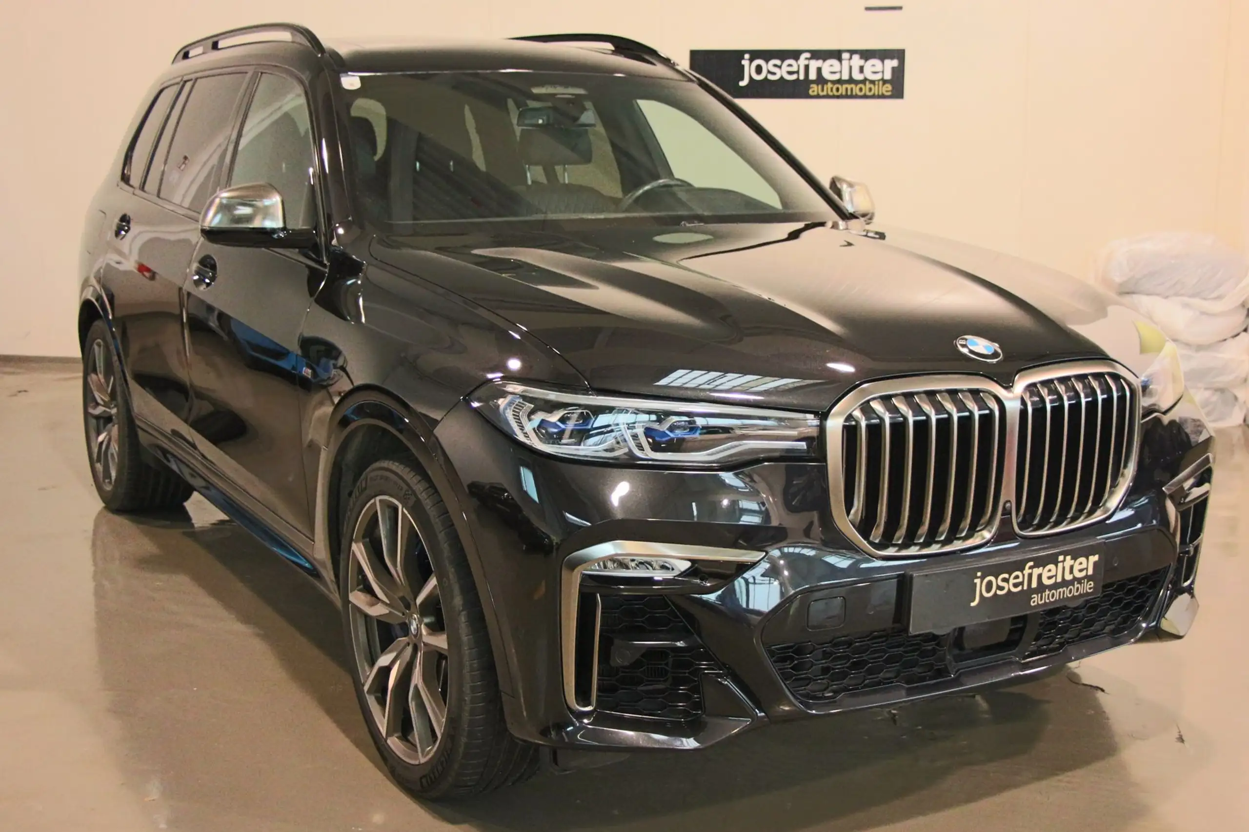 BMW - X7 M