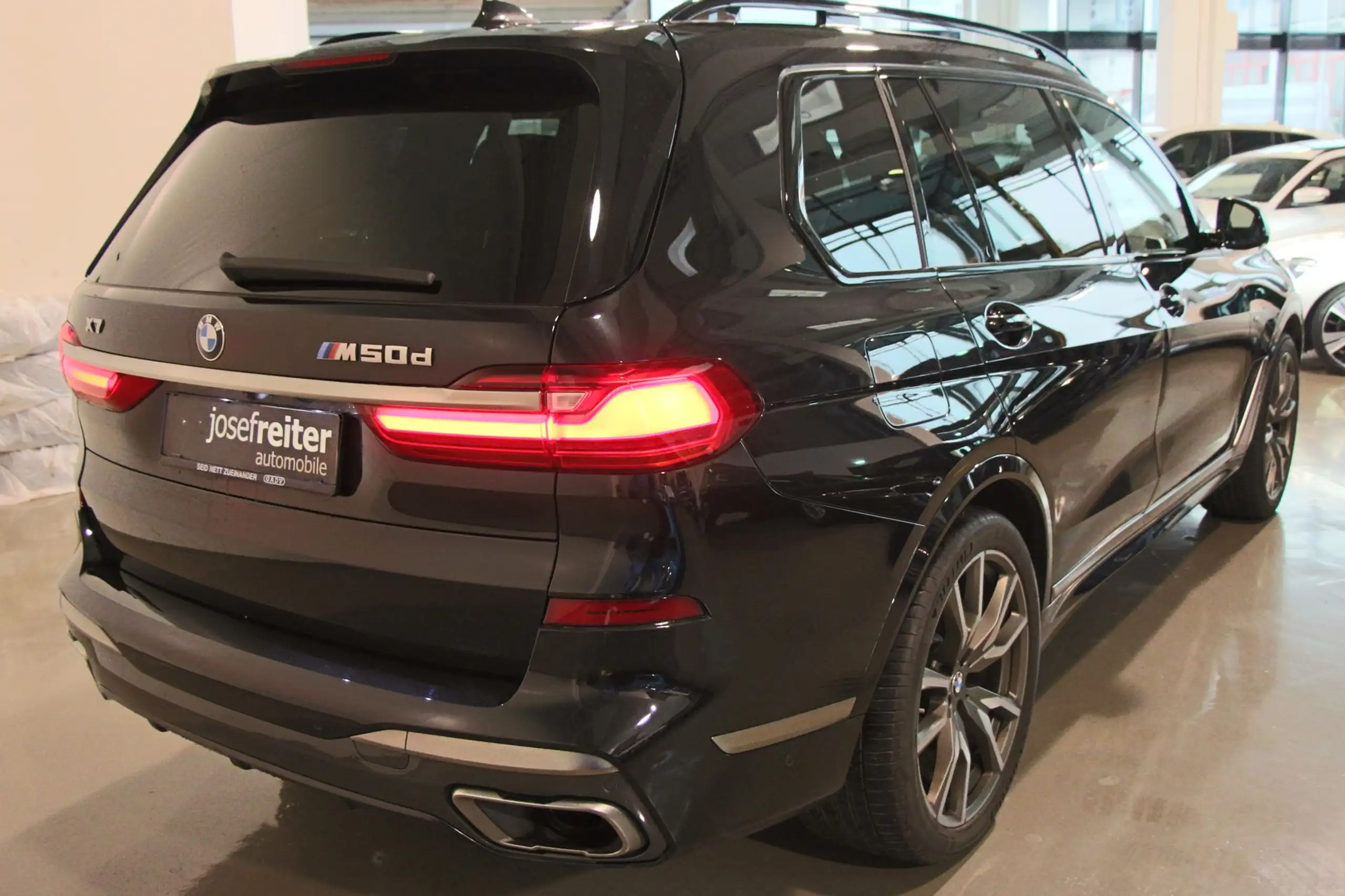 BMW - X7 M