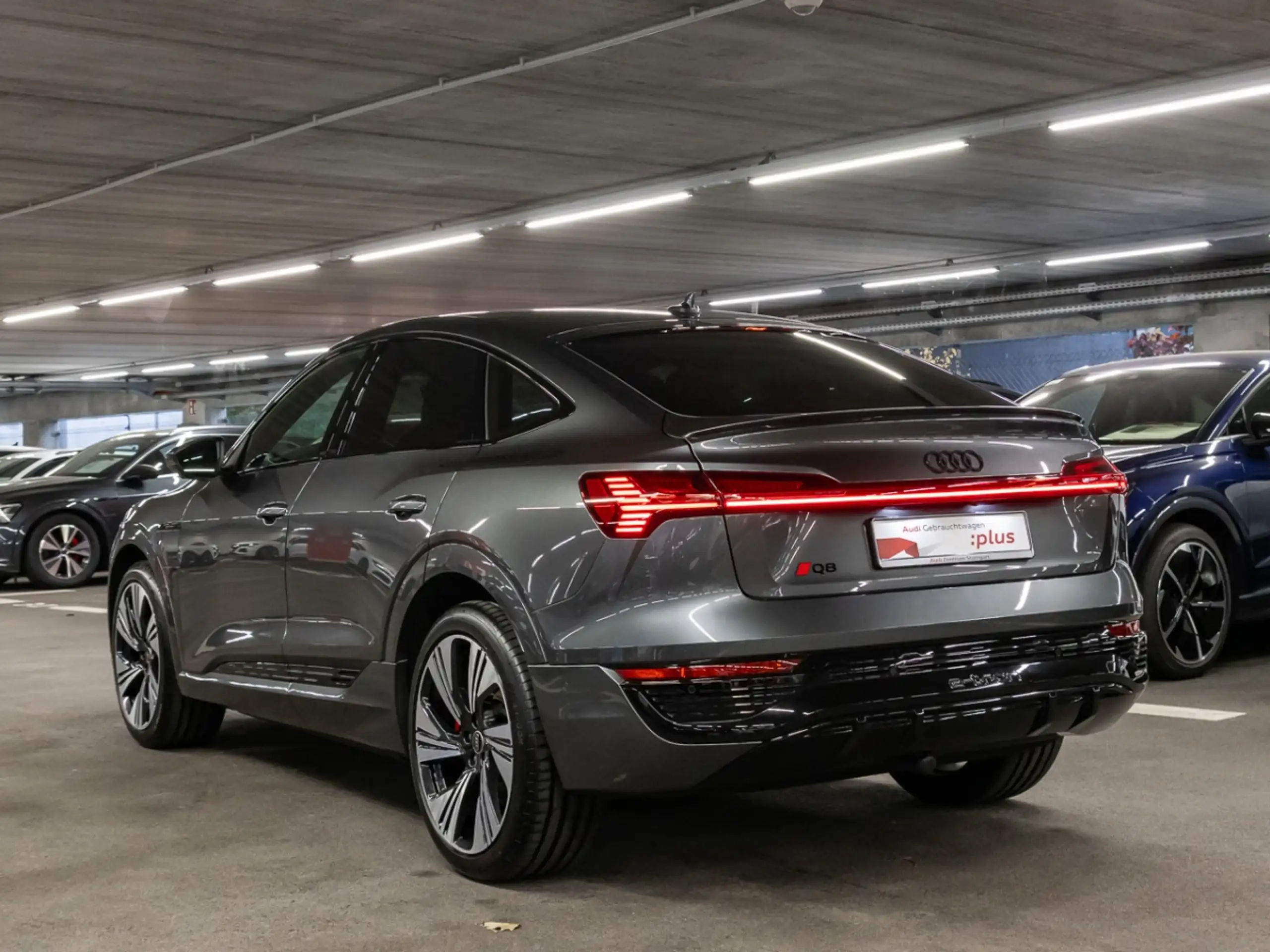 Audi - Q8 e-tron