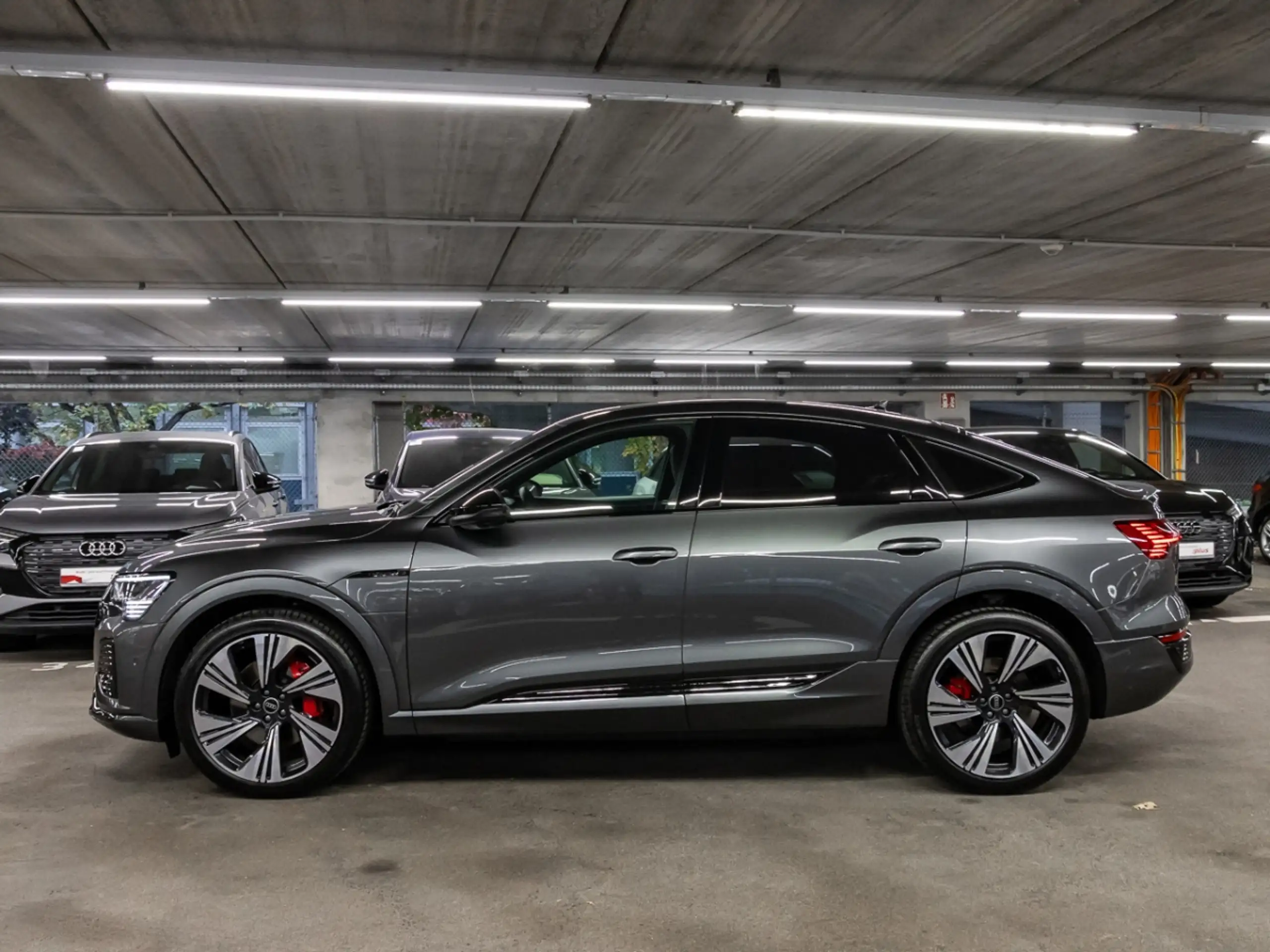 Audi - Q8 e-tron